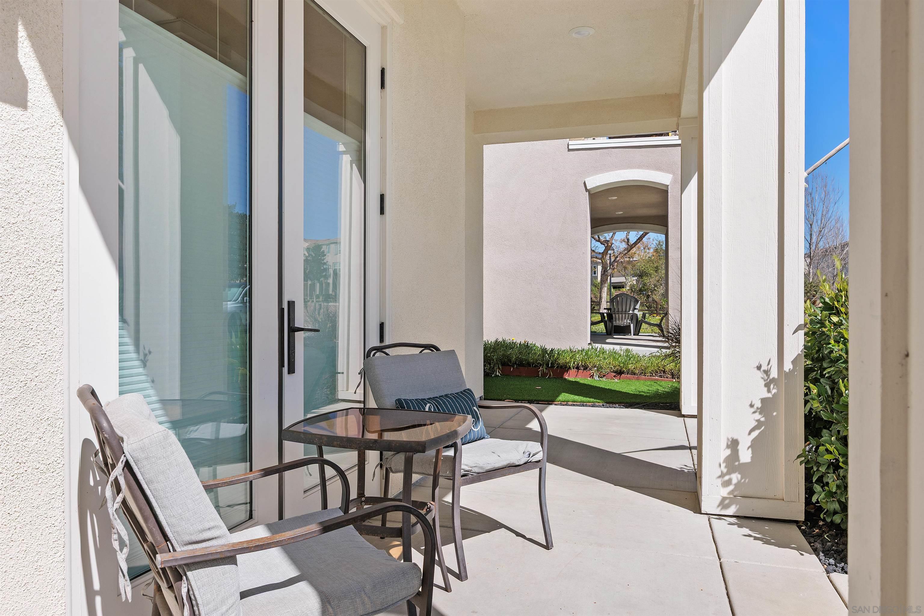 Detail Gallery Image 3 of 47 For 21516  Harmony Village, Escondido,  CA 92029 - 3 Beds | 3/1 Baths