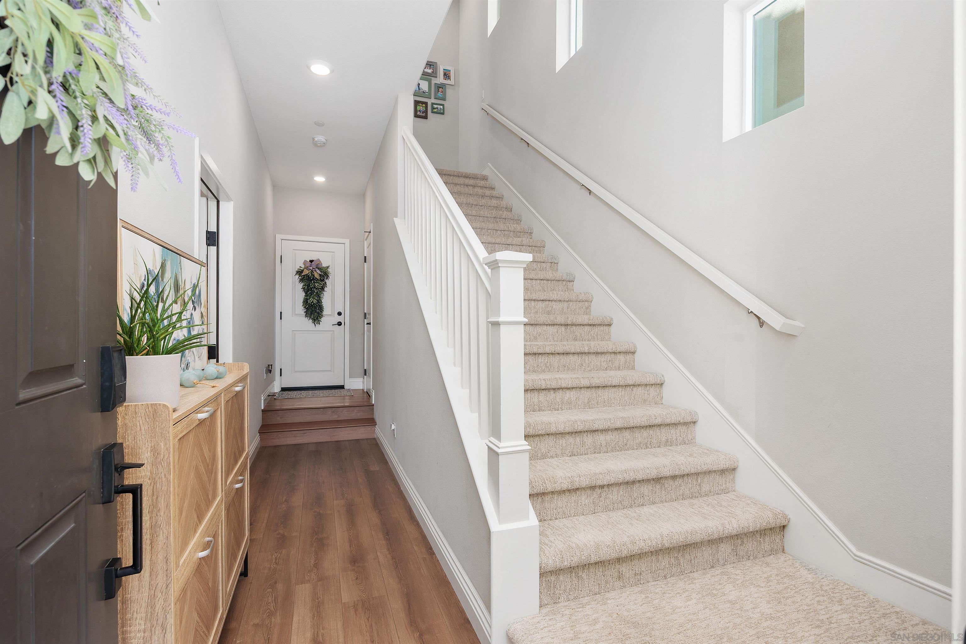 Detail Gallery Image 4 of 47 For 21516  Harmony Village, Escondido,  CA 92029 - 3 Beds | 3/1 Baths