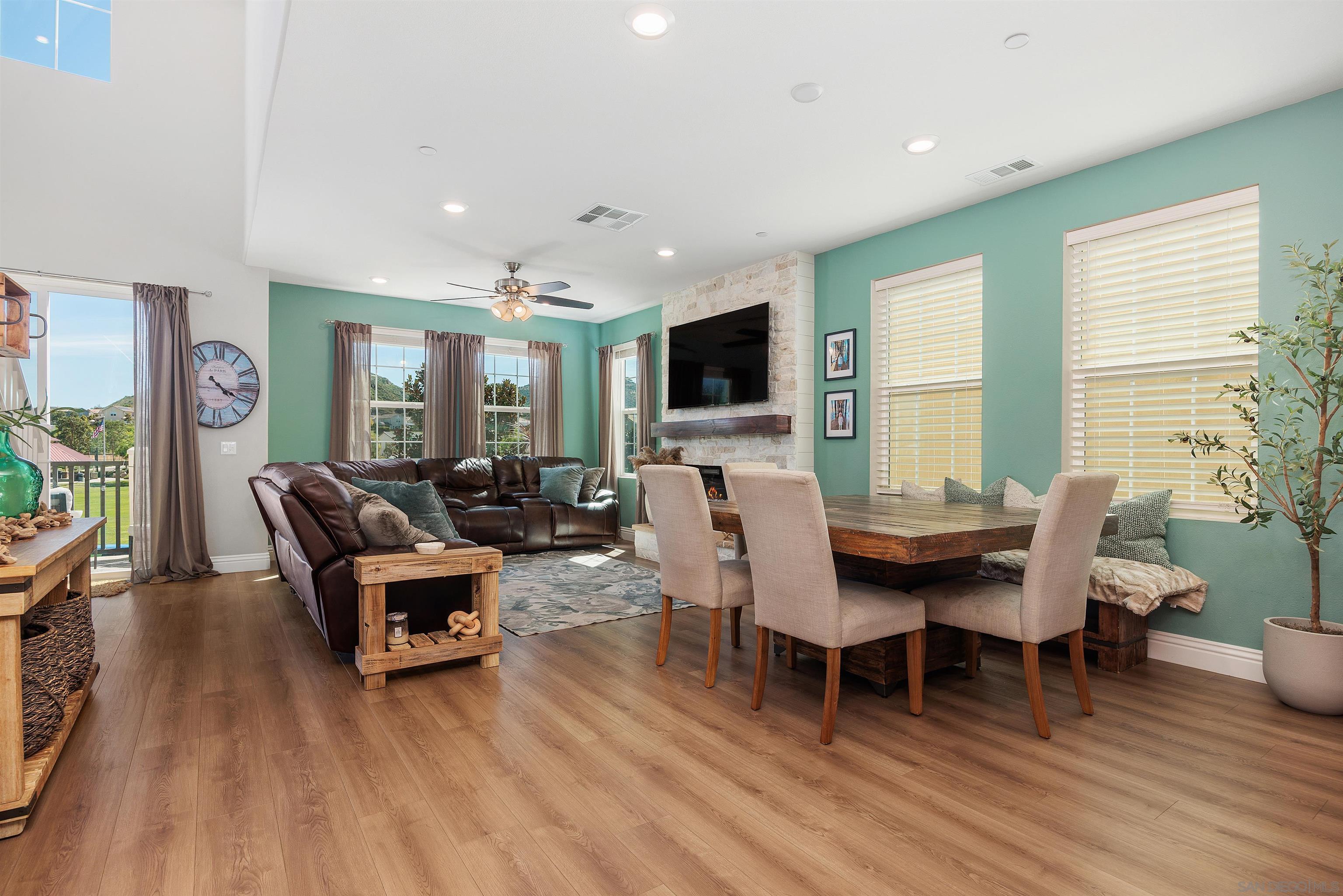 Detail Gallery Image 5 of 47 For 21516  Harmony Village, Escondido,  CA 92029 - 3 Beds | 3/1 Baths