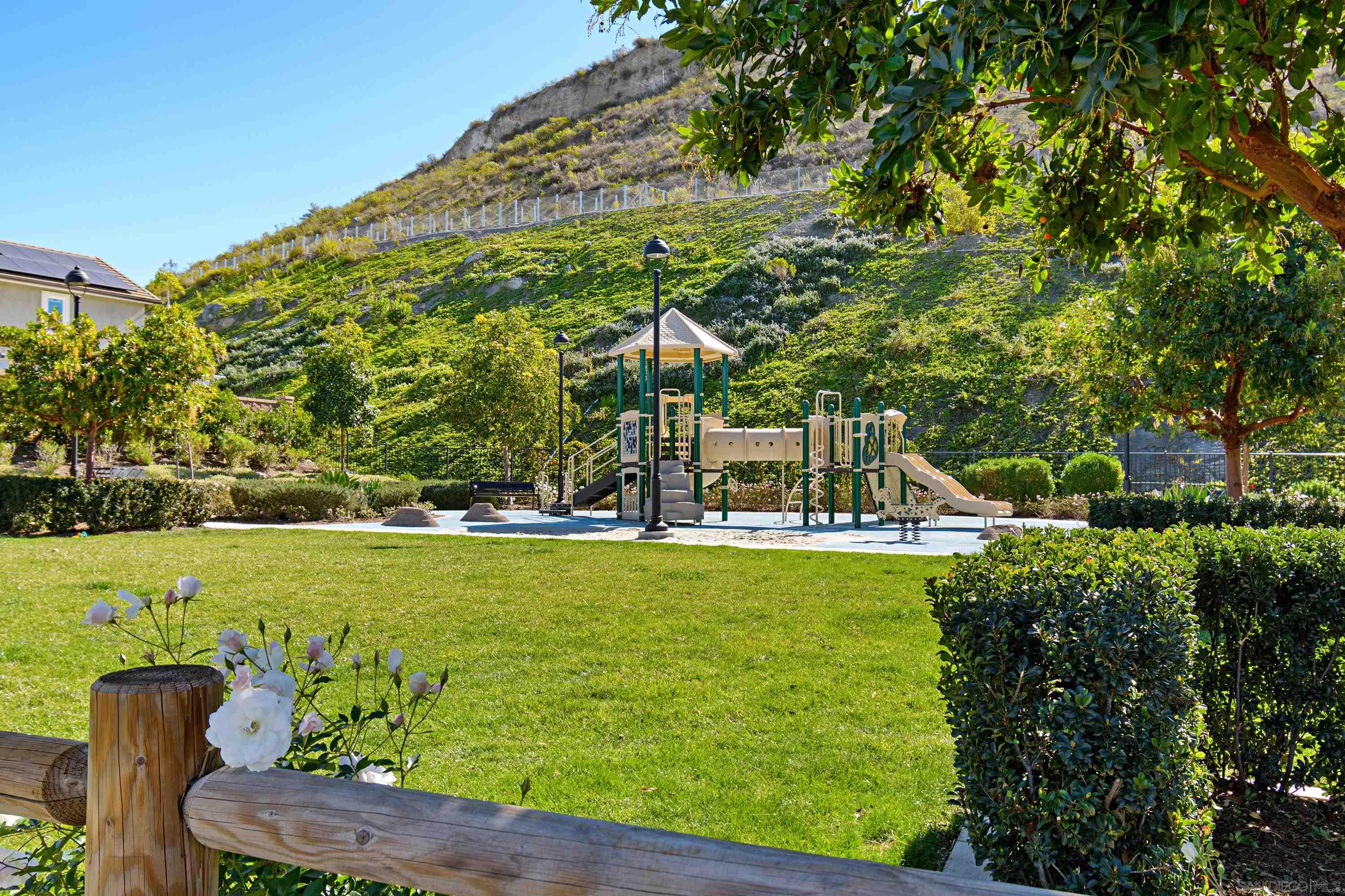 Detail Gallery Image 41 of 47 For 21516  Harmony Village, Escondido,  CA 92029 - 3 Beds | 3/1 Baths