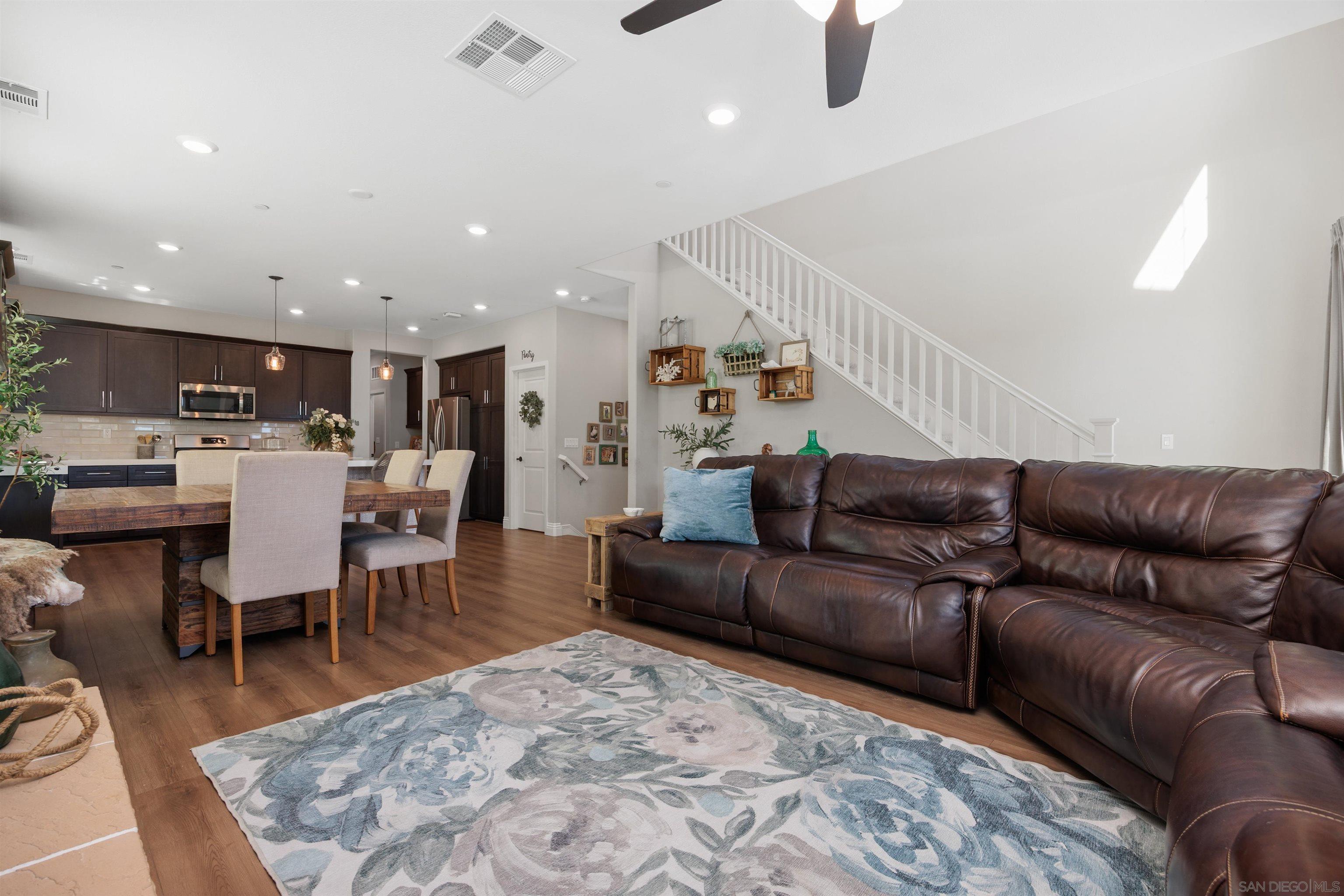 Detail Gallery Image 7 of 47 For 21516  Harmony Village, Escondido,  CA 92029 - 3 Beds | 3/1 Baths