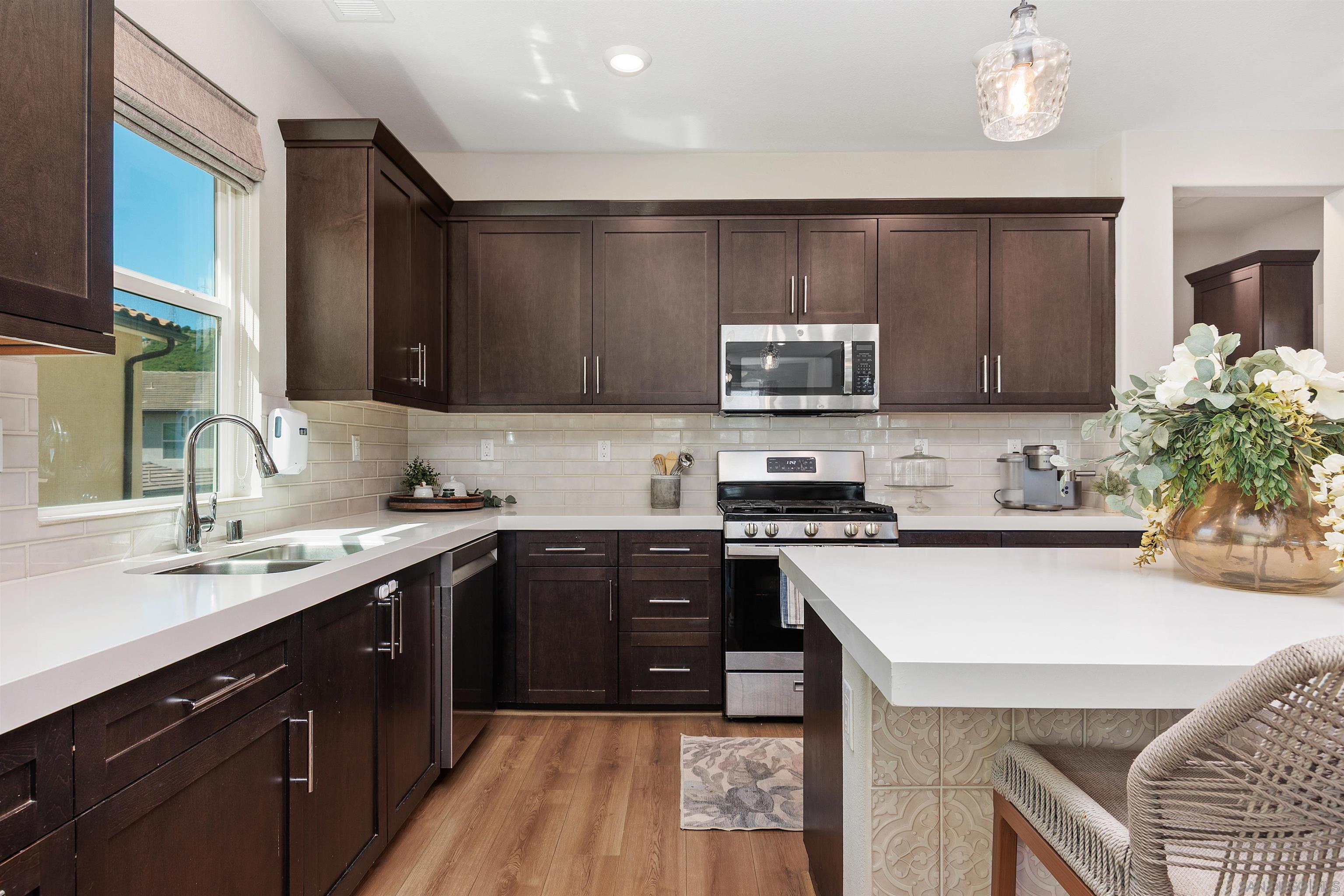 Detail Gallery Image 9 of 47 For 21516  Harmony Village, Escondido,  CA 92029 - 3 Beds | 3/1 Baths