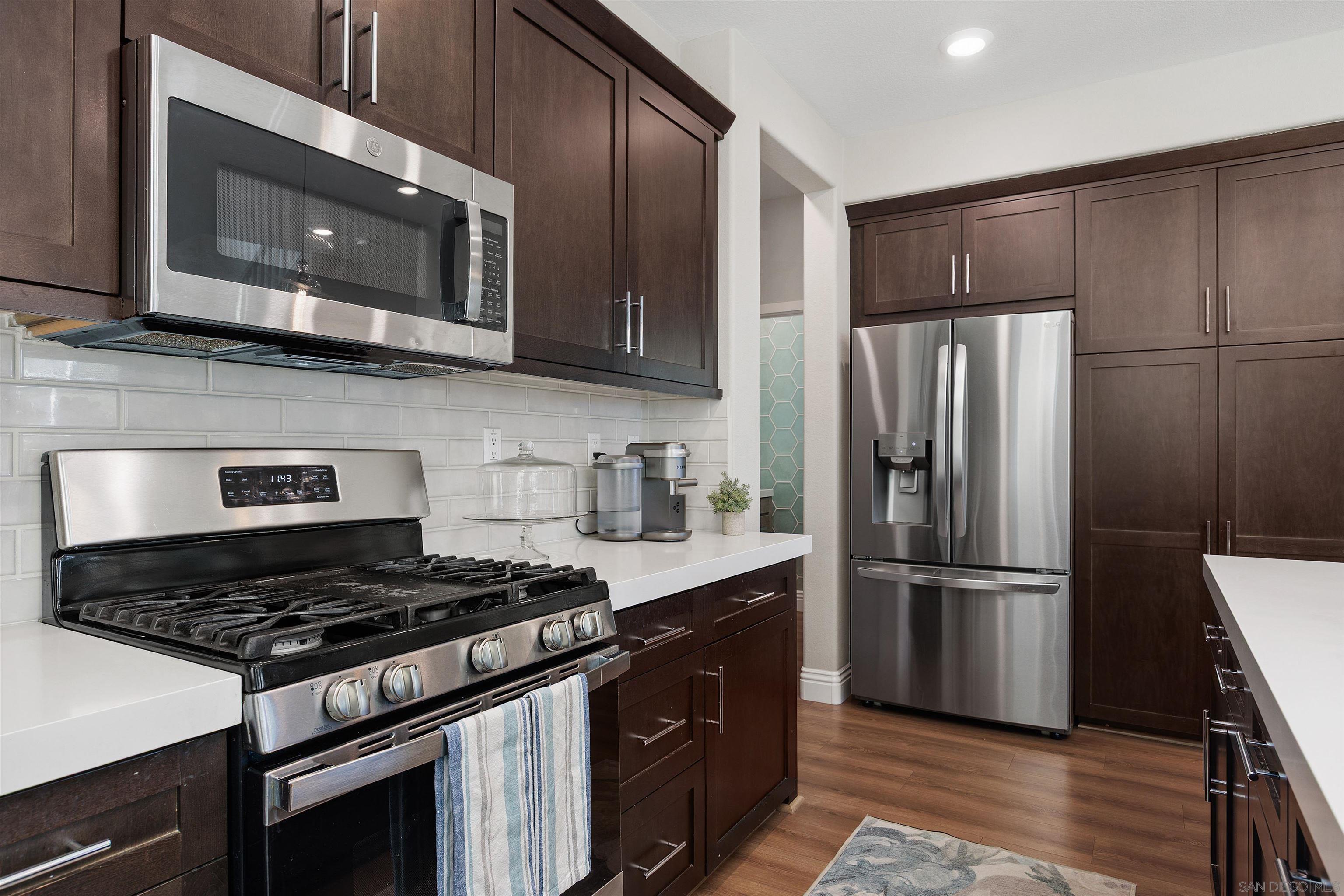 Detail Gallery Image 10 of 47 For 21516  Harmony Village, Escondido,  CA 92029 - 3 Beds | 3/1 Baths