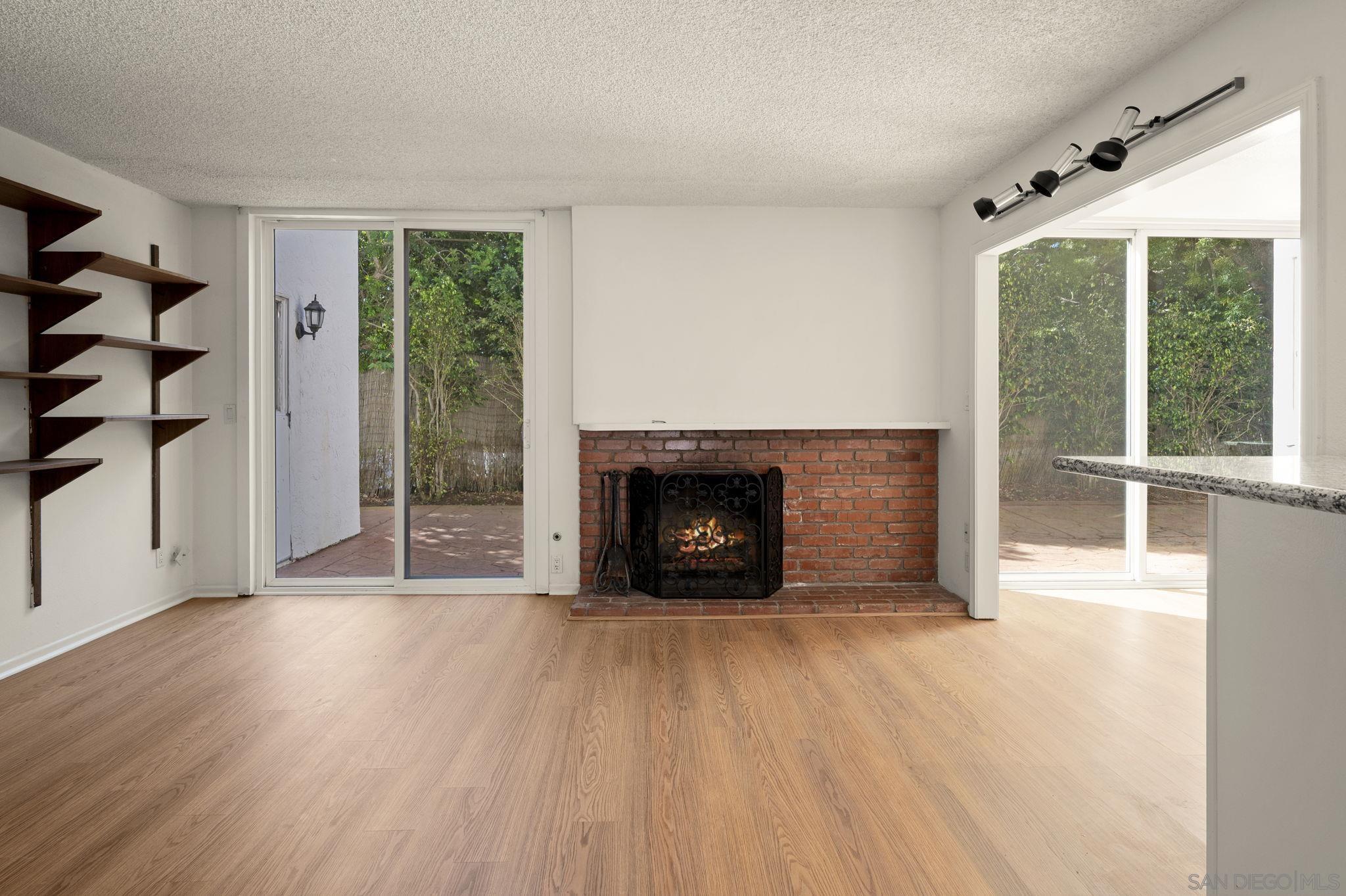 Detail Gallery Image 13 of 21 For 2847  via Posada, La Jolla,  CA 92037 - 4 Beds | 2/1 Baths