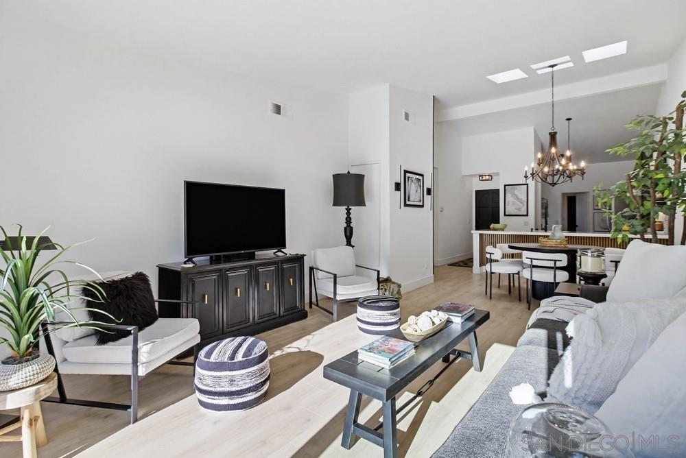 Detail Gallery Image 13 of 41 For 12795  via Moura, San Diego,  CA 92128 - 2 Beds | 2 Baths