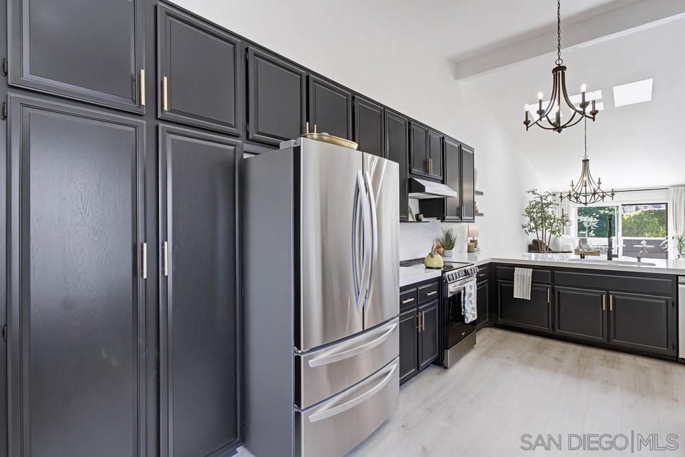 Detail Gallery Image 9 of 41 For 12795  via Moura, San Diego,  CA 92128 - 2 Beds | 2 Baths