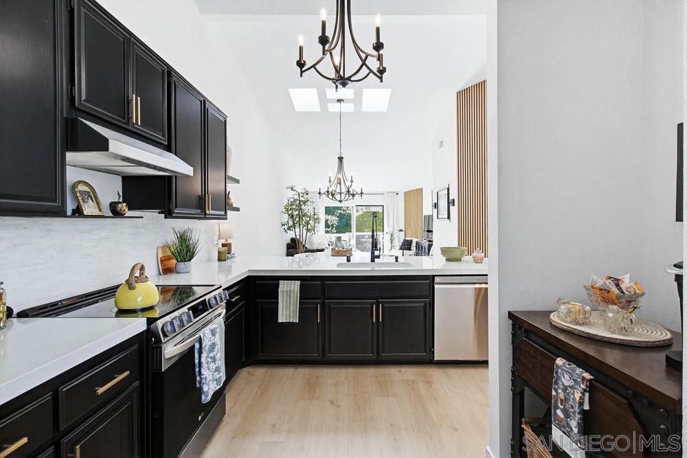 Detail Gallery Image 10 of 41 For 12795  via Moura, San Diego,  CA 92128 - 2 Beds | 2 Baths