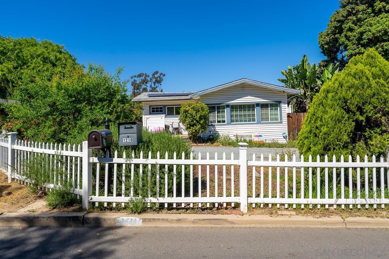 Detail Gallery Image 3 of 12 For 1210  Pine Drive, El Cajon,  CA 92020 - 3 Beds | 2/1 Baths