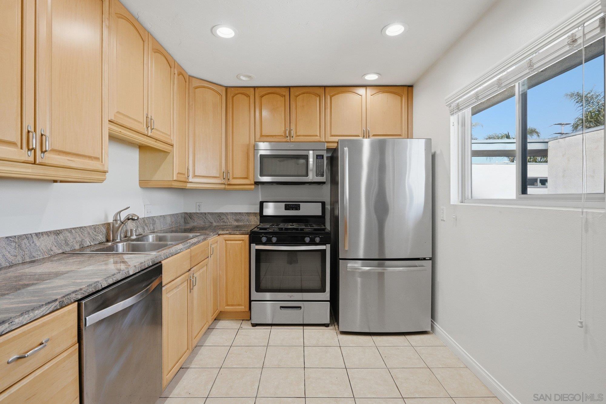 Detail Gallery Image 4 of 23 For 4875  Cole St  #69,  San Diego,  CA 92117 - 3 Beds | 1/1 Baths