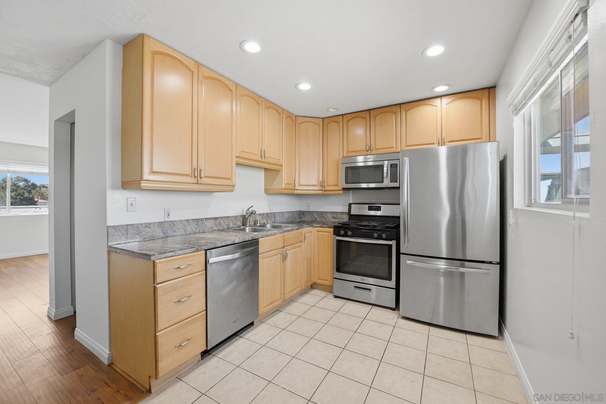 Detail Gallery Image 5 of 23 For 4875  Cole St  #69,  San Diego,  CA 92117 - 3 Beds | 1/1 Baths