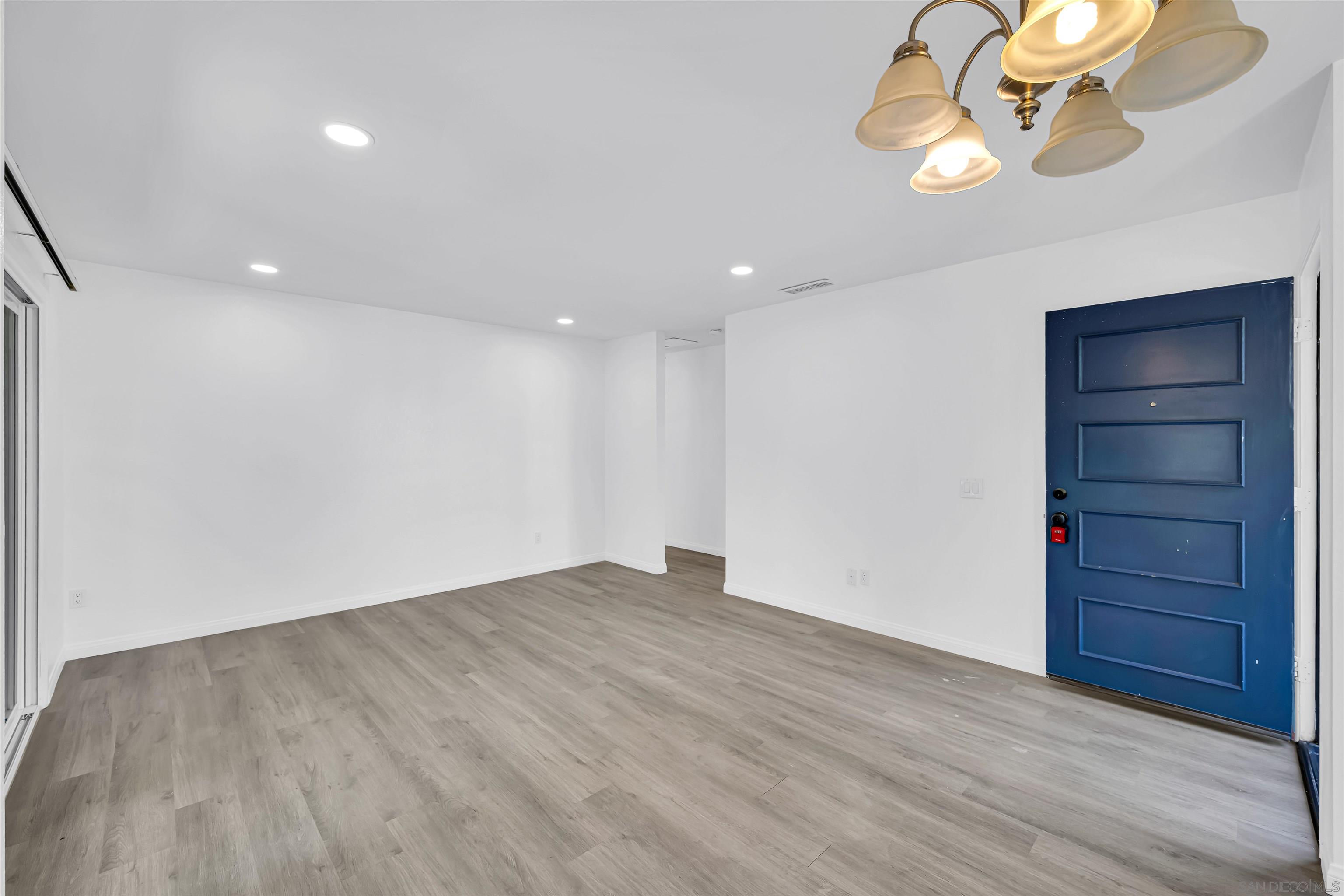 Detail Gallery Image 5 of 33 For 8456  New Salem  #30,  San Diego,  CA 92126 - 2 Beds | 2 Baths