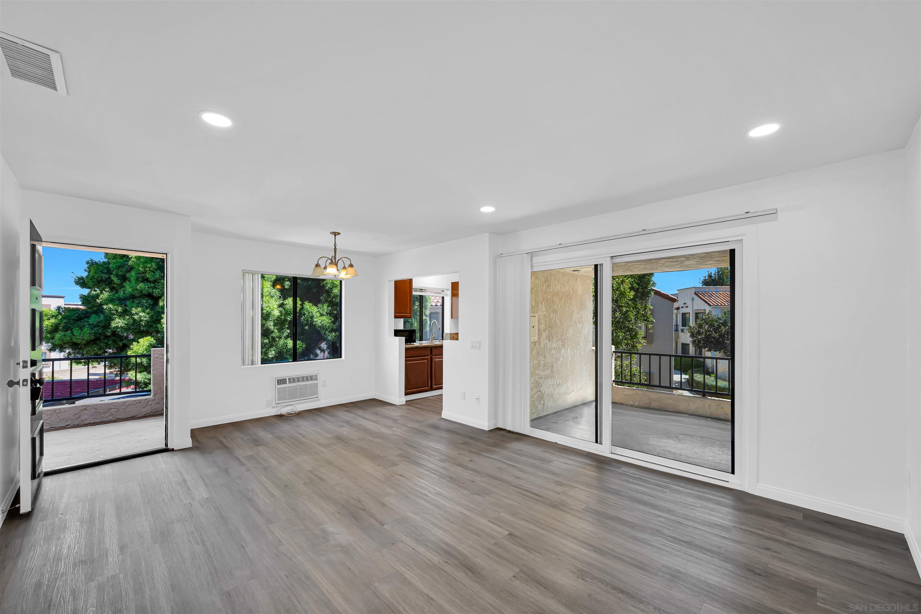 Detail Gallery Image 7 of 33 For 8456  New Salem  #30,  San Diego,  CA 92126 - 2 Beds | 2 Baths