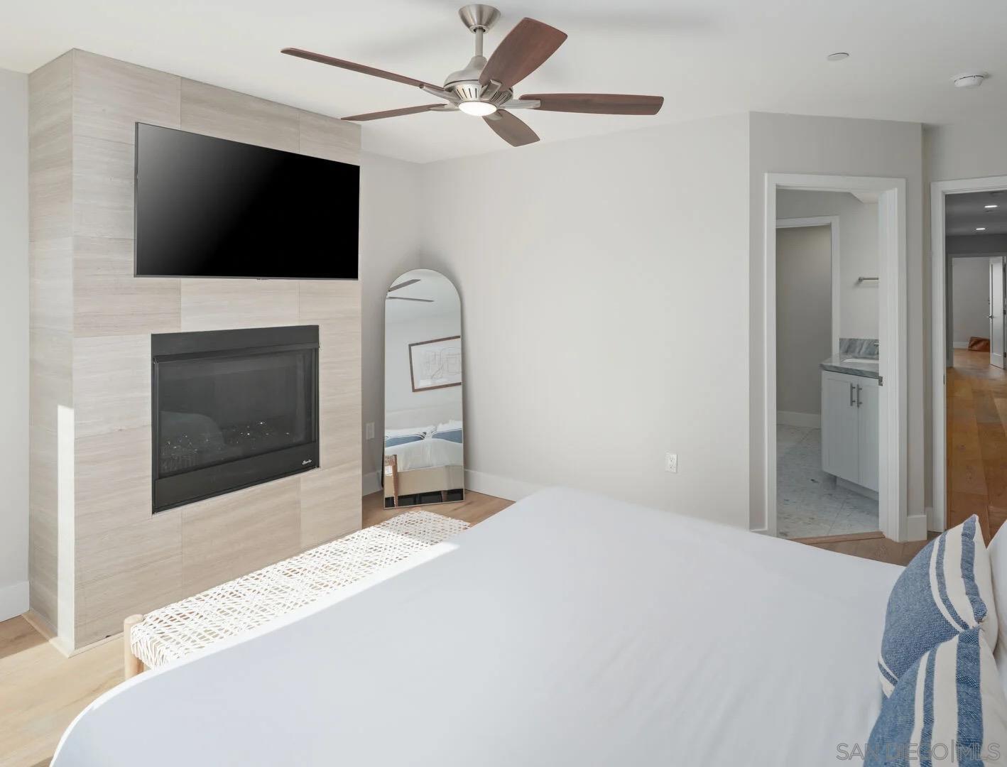 Detail Gallery Image 11 of 36 For 851-53  Sapphire, San Diego,  CA 92109 - 6 Beds | 7 Baths