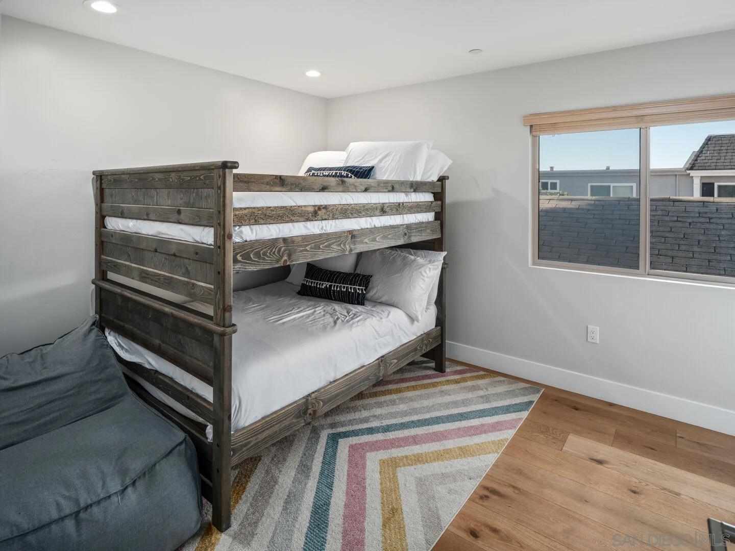 Detail Gallery Image 14 of 36 For 851-53  Sapphire, San Diego,  CA 92109 - 6 Beds | 7 Baths