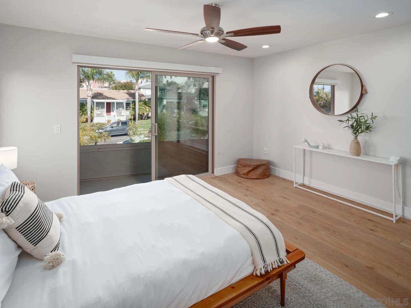 Detail Gallery Image 17 of 36 For 851-53  Sapphire, San Diego,  CA 92109 - 6 Beds | 7 Baths