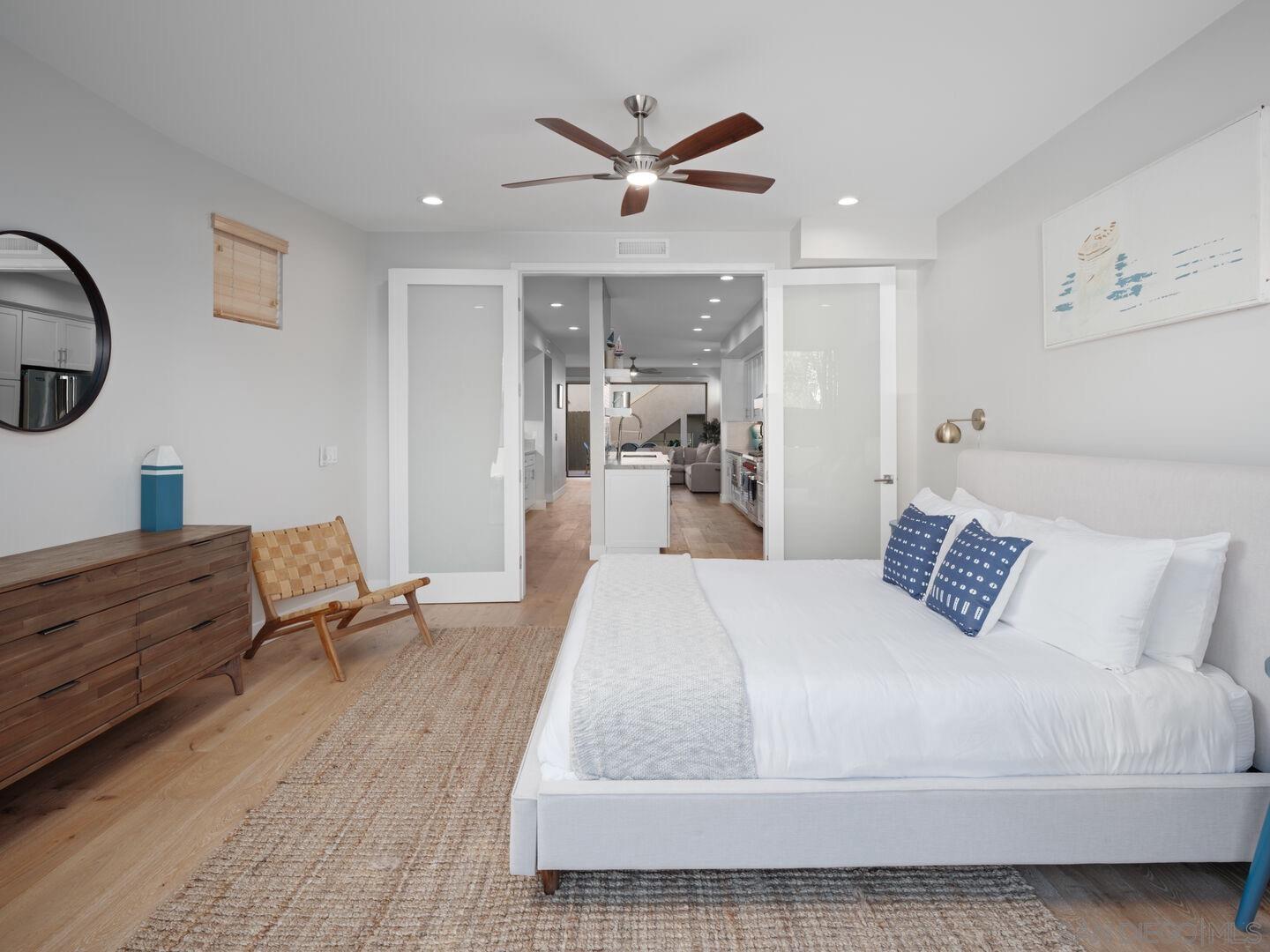 Detail Gallery Image 3 of 36 For 851-53  Sapphire, San Diego,  CA 92109 - 6 Beds | 7 Baths