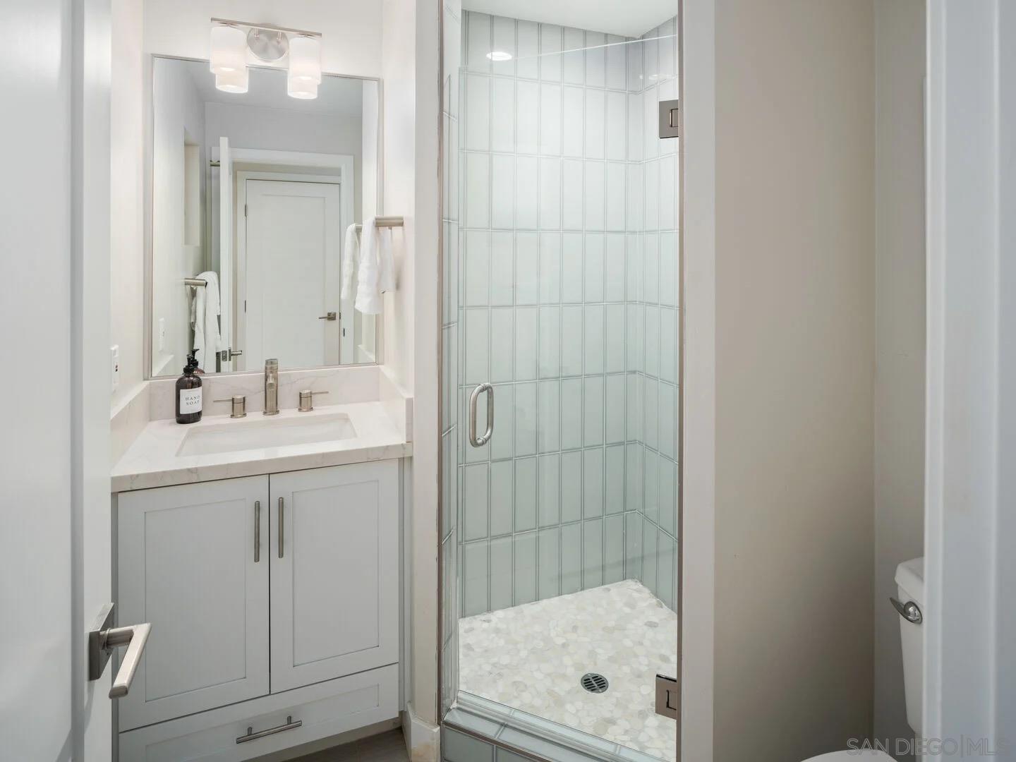 Detail Gallery Image 22 of 36 For 851-53  Sapphire, San Diego,  CA 92109 - 6 Beds | 7 Baths