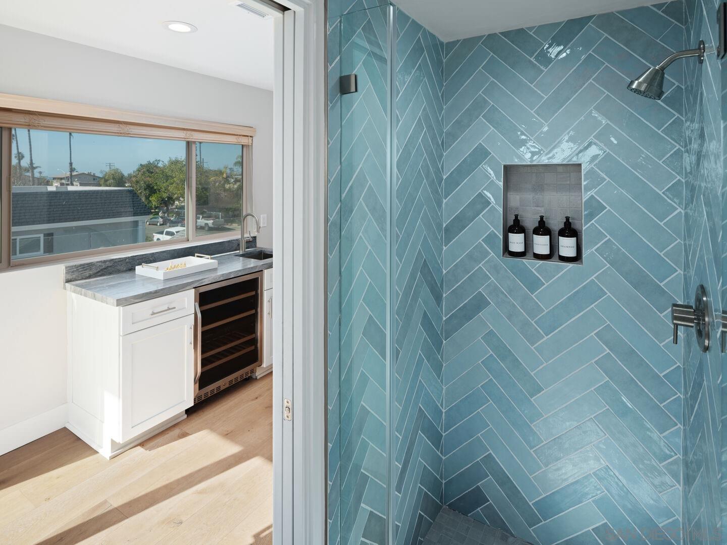 Detail Gallery Image 23 of 36 For 851-53  Sapphire, San Diego,  CA 92109 - 6 Beds | 7 Baths