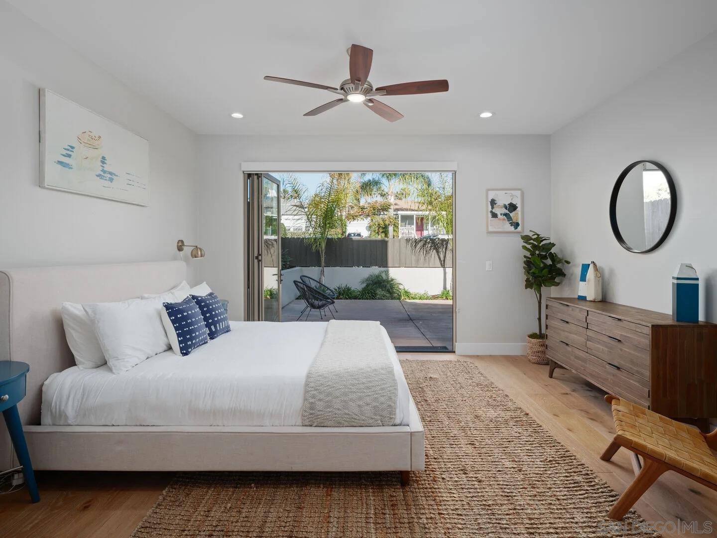 Detail Gallery Image 4 of 36 For 851-53  Sapphire, San Diego,  CA 92109 - 6 Beds | 7 Baths