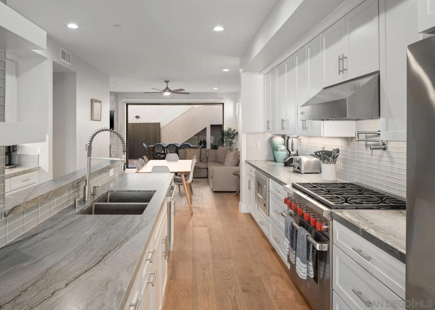 Detail Gallery Image 6 of 36 For 851-53  Sapphire, San Diego,  CA 92109 - 6 Beds | 7 Baths