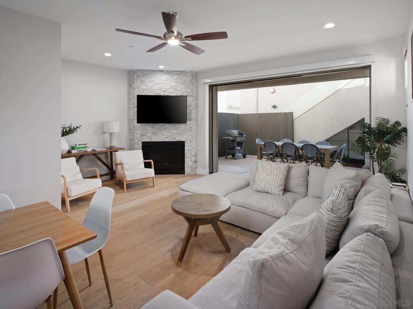 Detail Gallery Image 8 of 36 For 851-53  Sapphire, San Diego,  CA 92109 - 6 Beds | 7 Baths