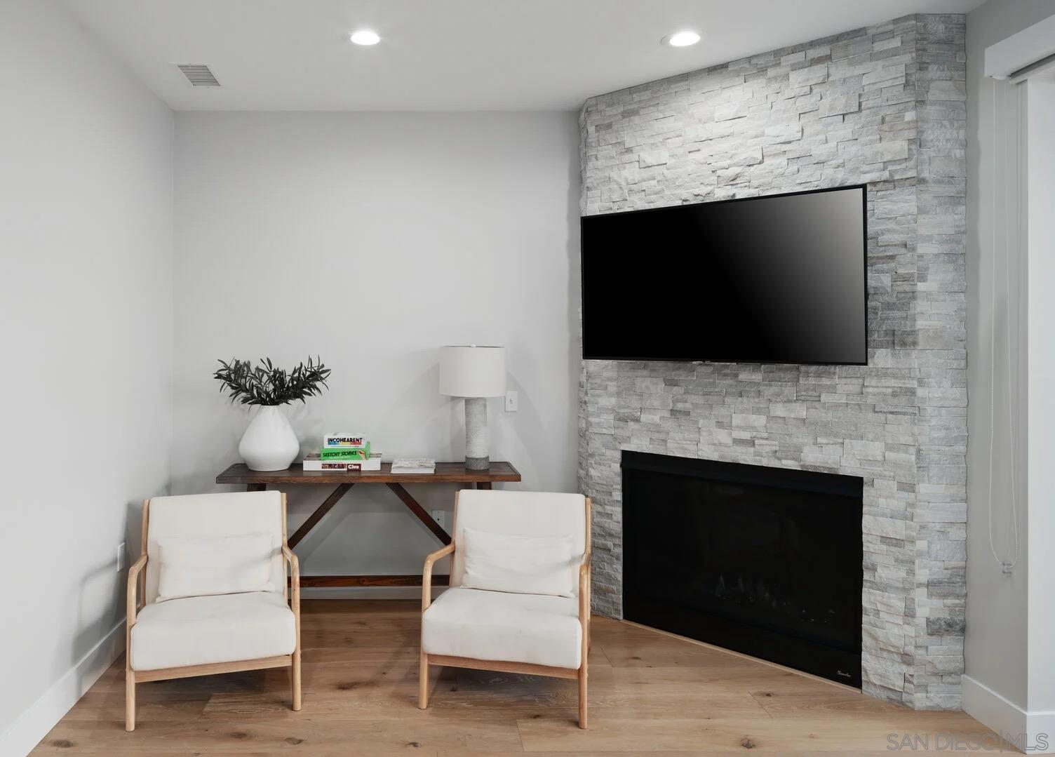 Detail Gallery Image 9 of 36 For 851-53  Sapphire, San Diego,  CA 92109 - 6 Beds | 7 Baths