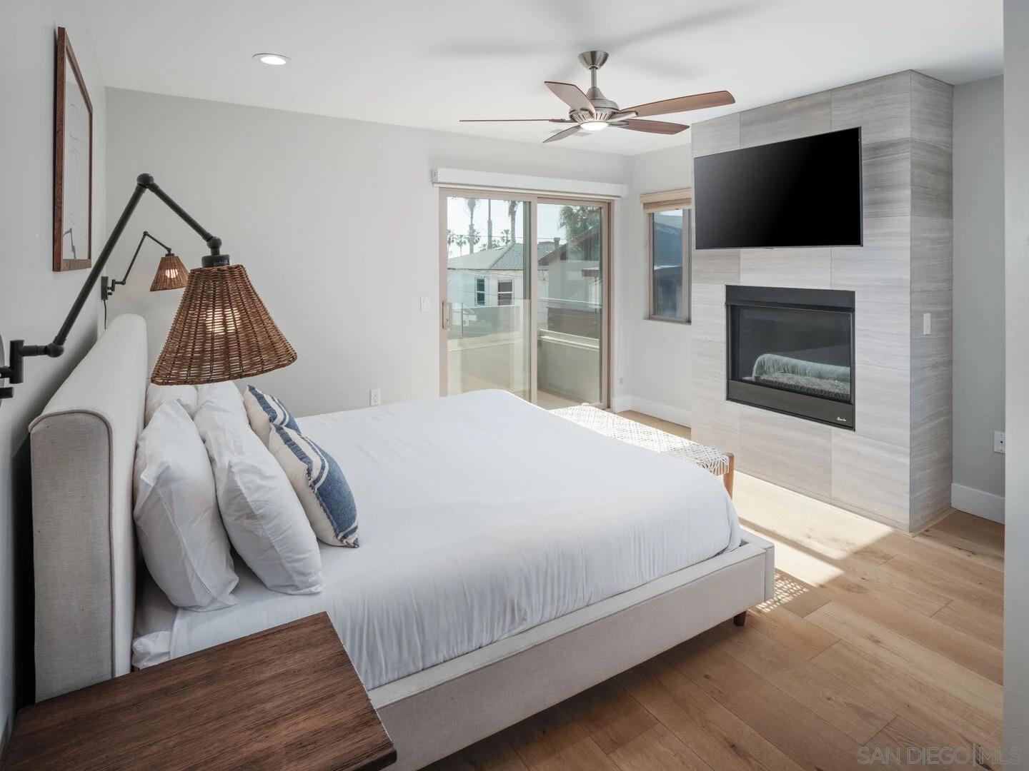 Detail Gallery Image 10 of 36 For 851-53  Sapphire, San Diego,  CA 92109 - 6 Beds | 7 Baths