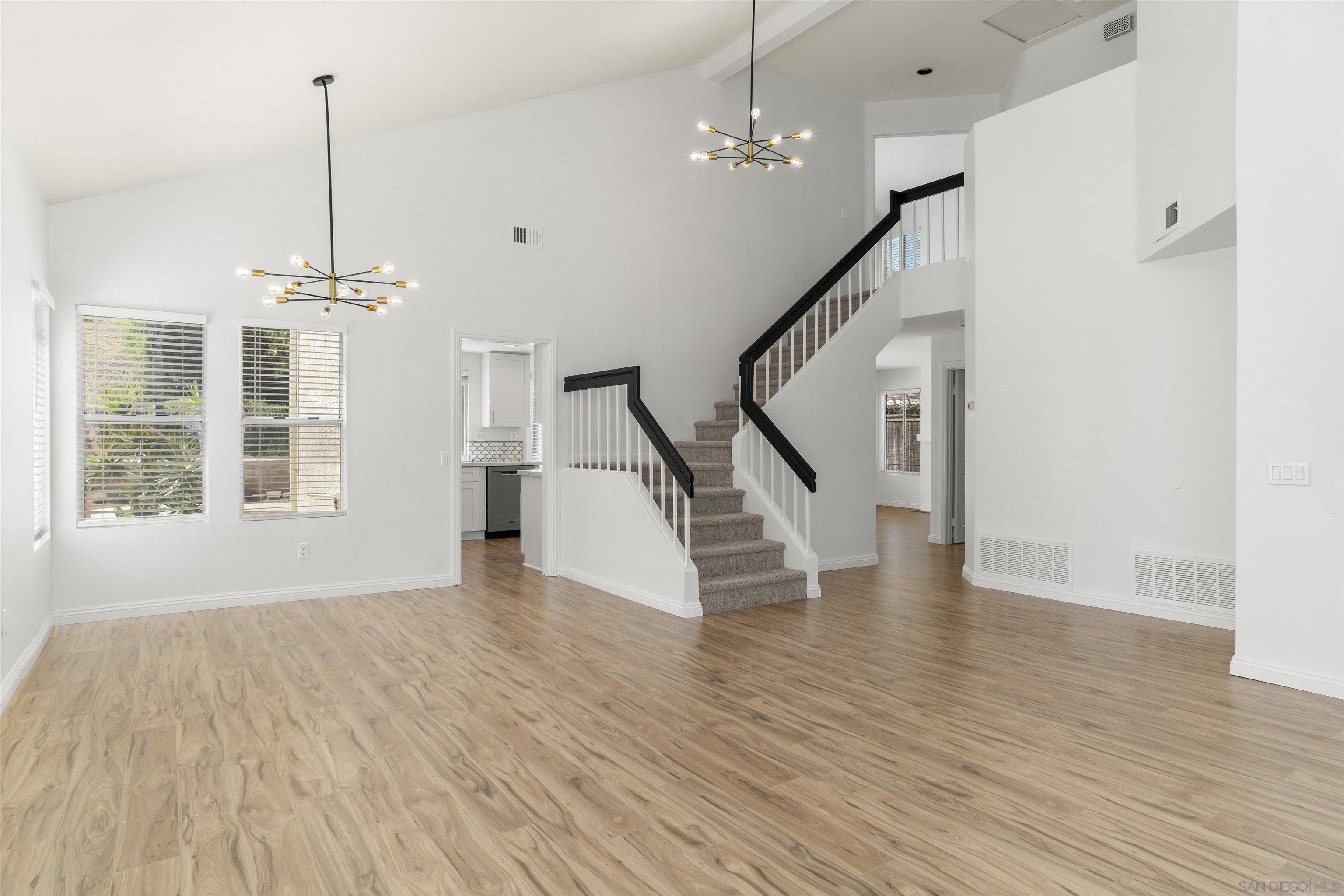 Detail Gallery Image 10 of 43 For 512  Avenida Blanco, San Marcos,  CA 92069 - 4 Beds | 3 Baths