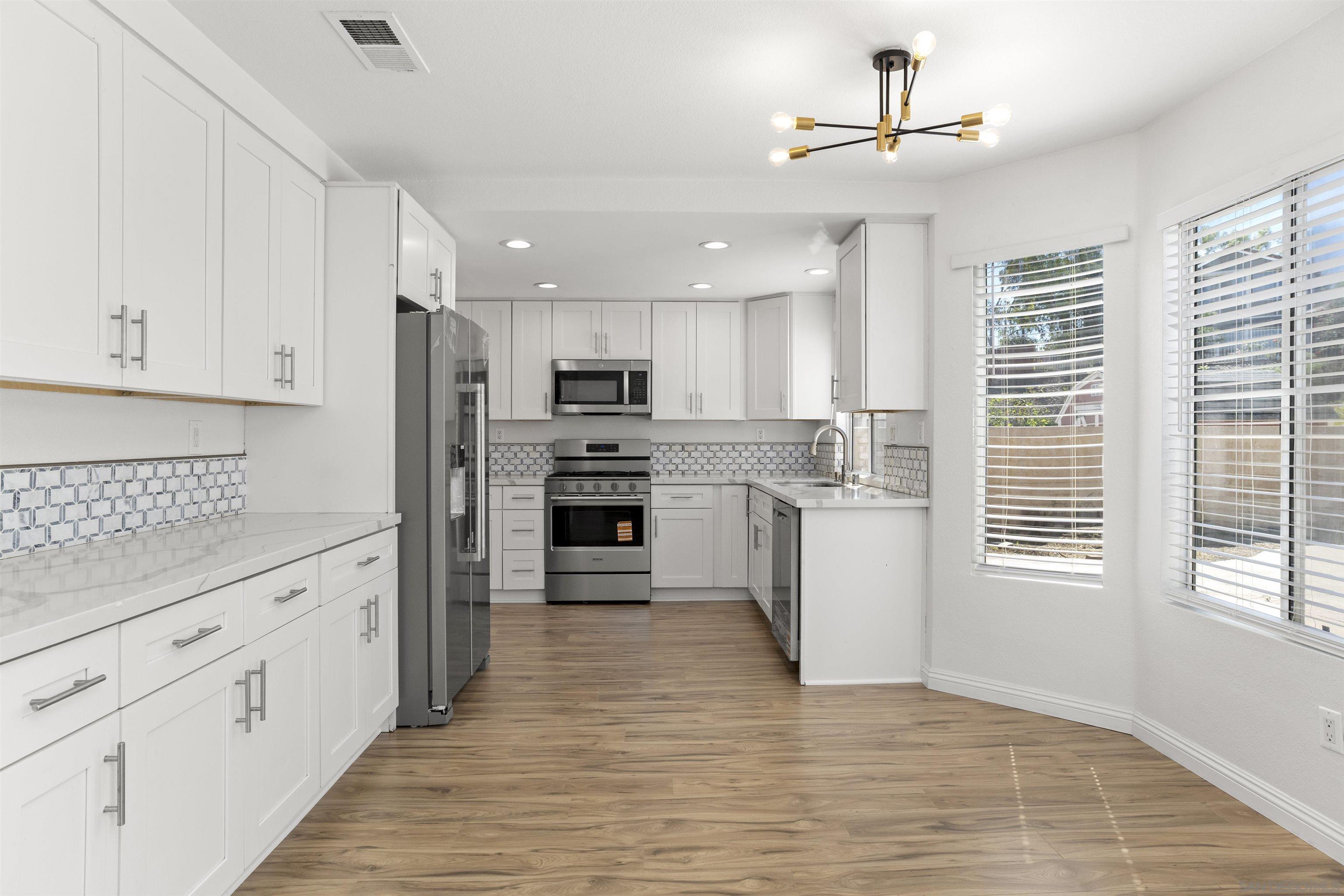 Detail Gallery Image 12 of 43 For 512  Avenida Blanco, San Marcos,  CA 92069 - 4 Beds | 3 Baths