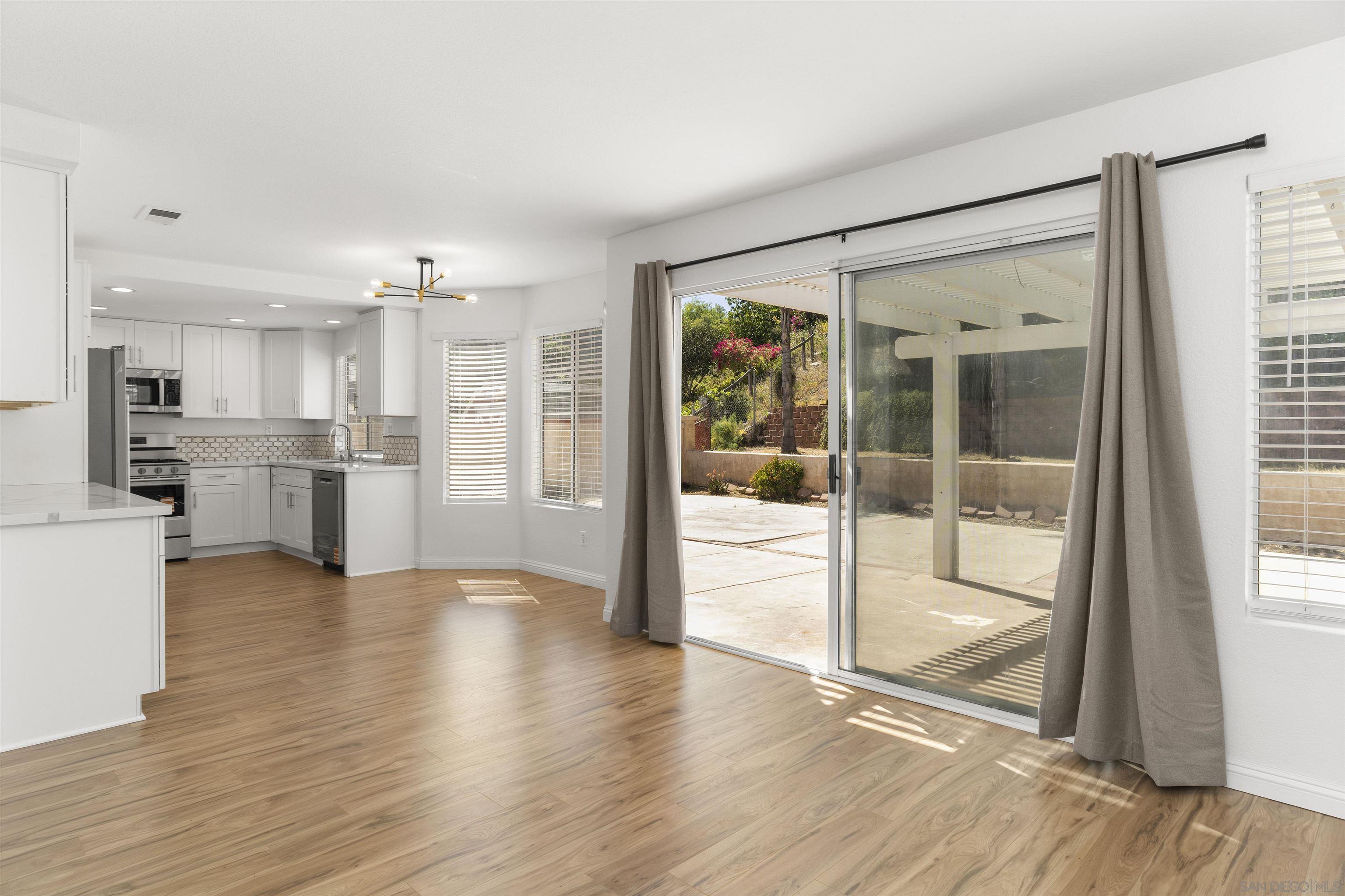 Detail Gallery Image 17 of 43 For 512  Avenida Blanco, San Marcos,  CA 92069 - 4 Beds | 3 Baths