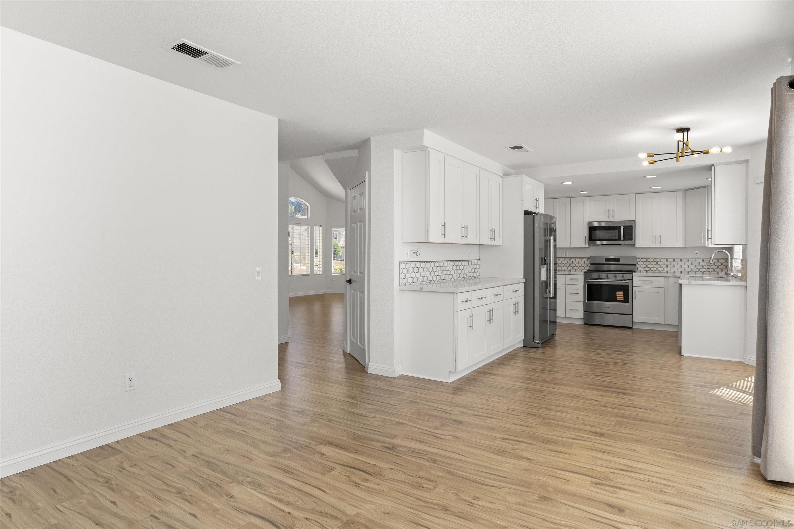 Detail Gallery Image 21 of 43 For 512  Avenida Blanco, San Marcos,  CA 92069 - 4 Beds | 3 Baths