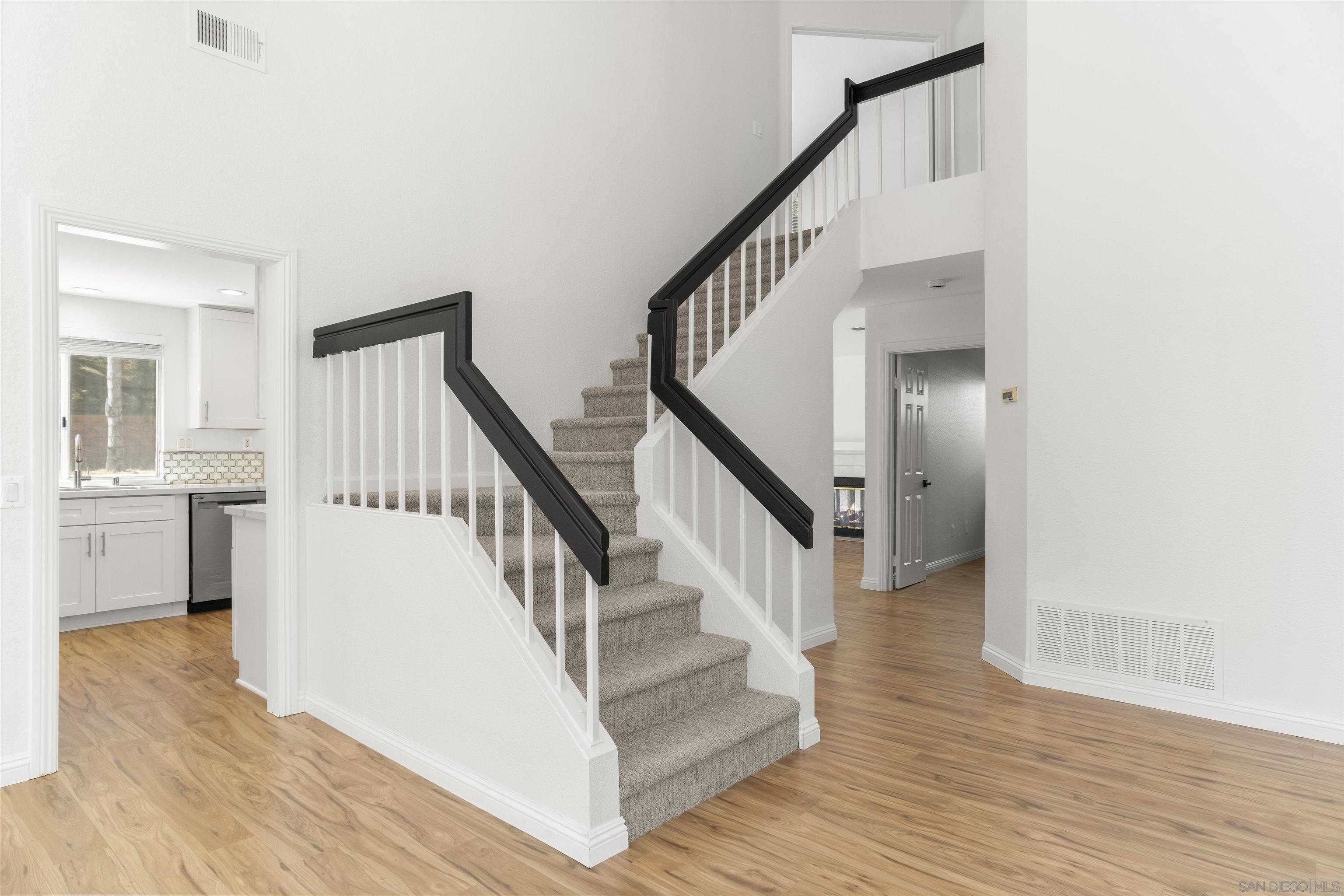 Detail Gallery Image 8 of 43 For 512  Avenida Blanco, San Marcos,  CA 92069 - 4 Beds | 3 Baths