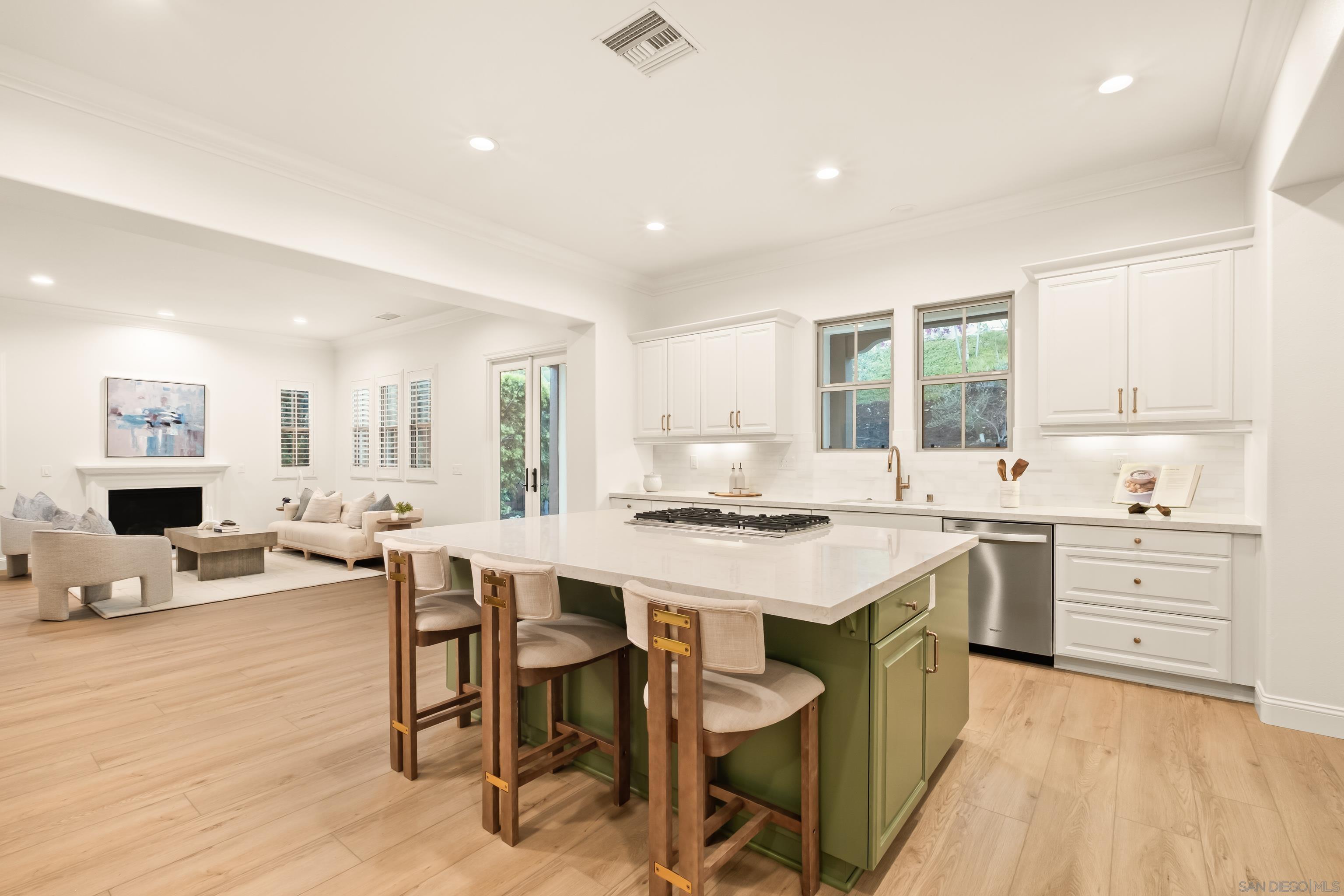 Detail Gallery Image 9 of 44 For 7175  Sitio Caballero, Carlsbad,  CA 92009 - 4 Beds | 3/1 Baths