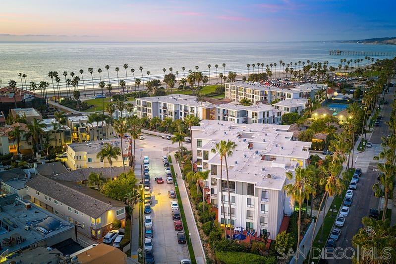 Detail Gallery Image 2 of 31 For 2130  Vallecitos  342, La Jolla,  CA 92037 - 2 Beds | 2 Baths