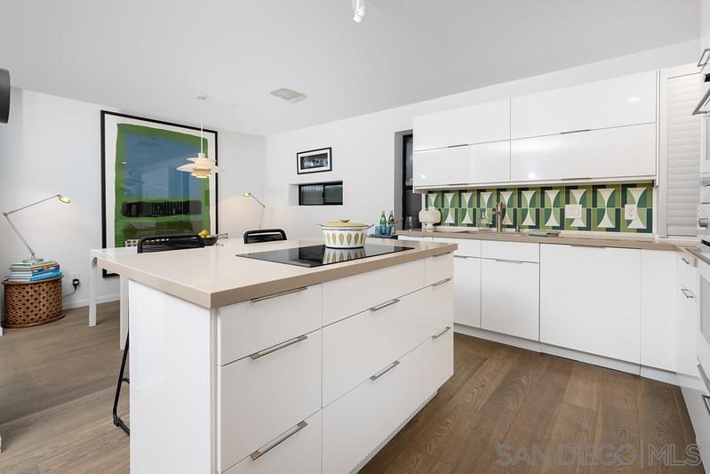 Detail Gallery Image 11 of 31 For 2130  Vallecitos  342, La Jolla,  CA 92037 - 2 Beds | 2 Baths