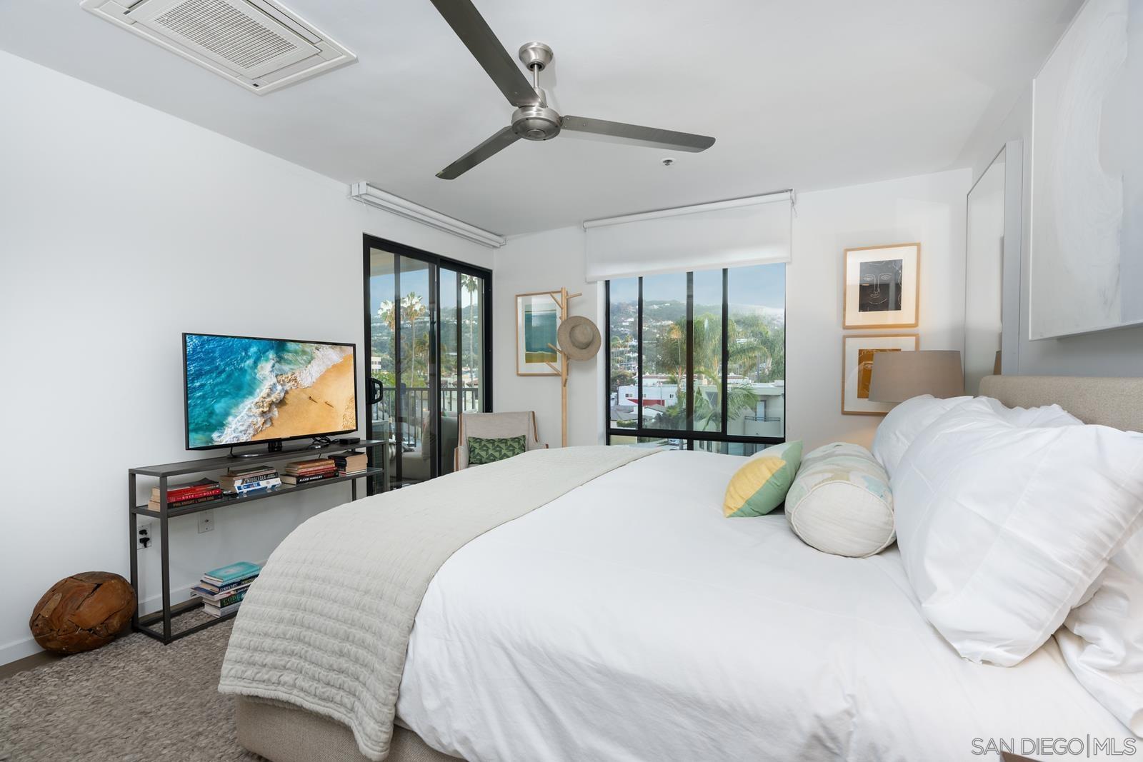 Detail Gallery Image 12 of 31 For 2130  Vallecitos  342, La Jolla,  CA 92037 - 2 Beds | 2 Baths