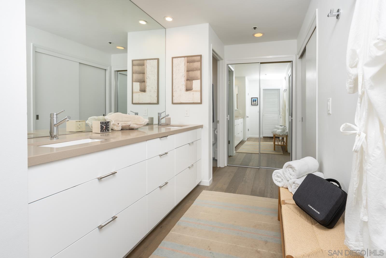 Detail Gallery Image 15 of 31 For 2130  Vallecitos  342, La Jolla,  CA 92037 - 2 Beds | 2 Baths