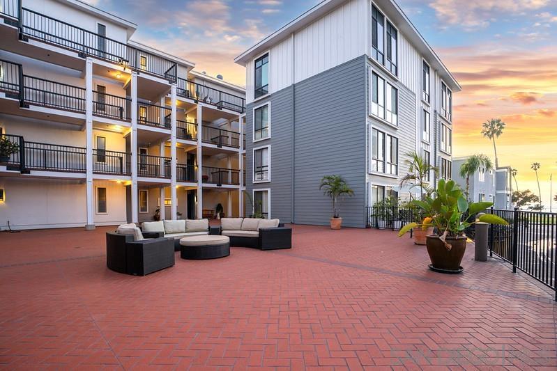 Detail Gallery Image 4 of 31 For 2130  Vallecitos  342, La Jolla,  CA 92037 - 2 Beds | 2 Baths