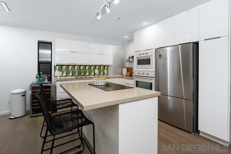 Detail Gallery Image 8 of 31 For 2130  Vallecitos  342, La Jolla,  CA 92037 - 2 Beds | 2 Baths