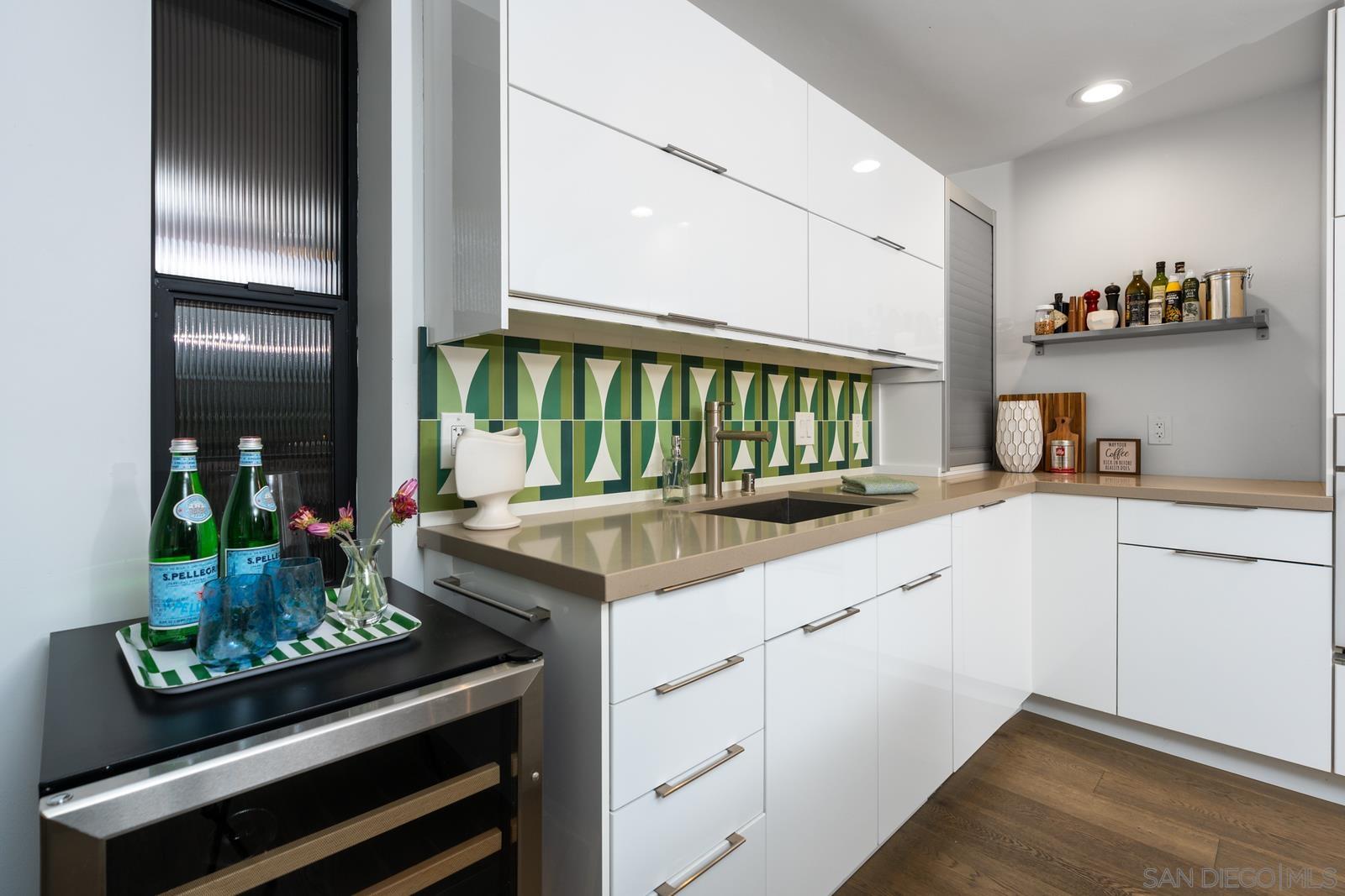 Detail Gallery Image 10 of 31 For 2130  Vallecitos  342, La Jolla,  CA 92037 - 2 Beds | 2 Baths