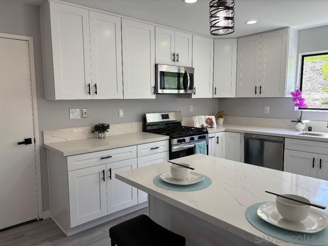 Detail Gallery Image 7 of 31 For 9211  Todos Santos Drive, Santee,  CA 92071 - 4 Beds | 2 Baths