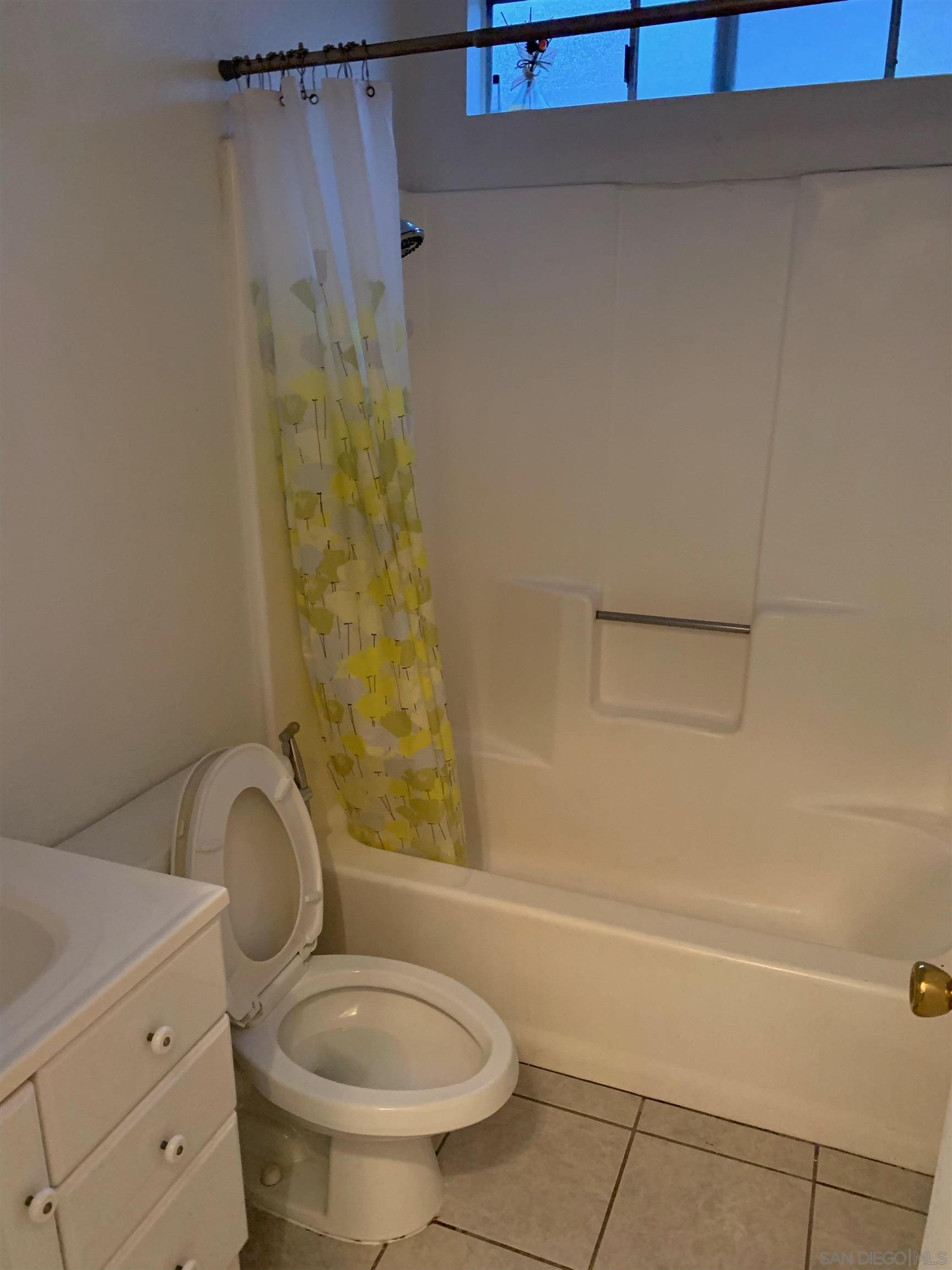 Detail Gallery Image 12 of 18 For 4538  Sunrise Ridge, Oceanside,  CA 92056 - 3 Beds | 2 Baths