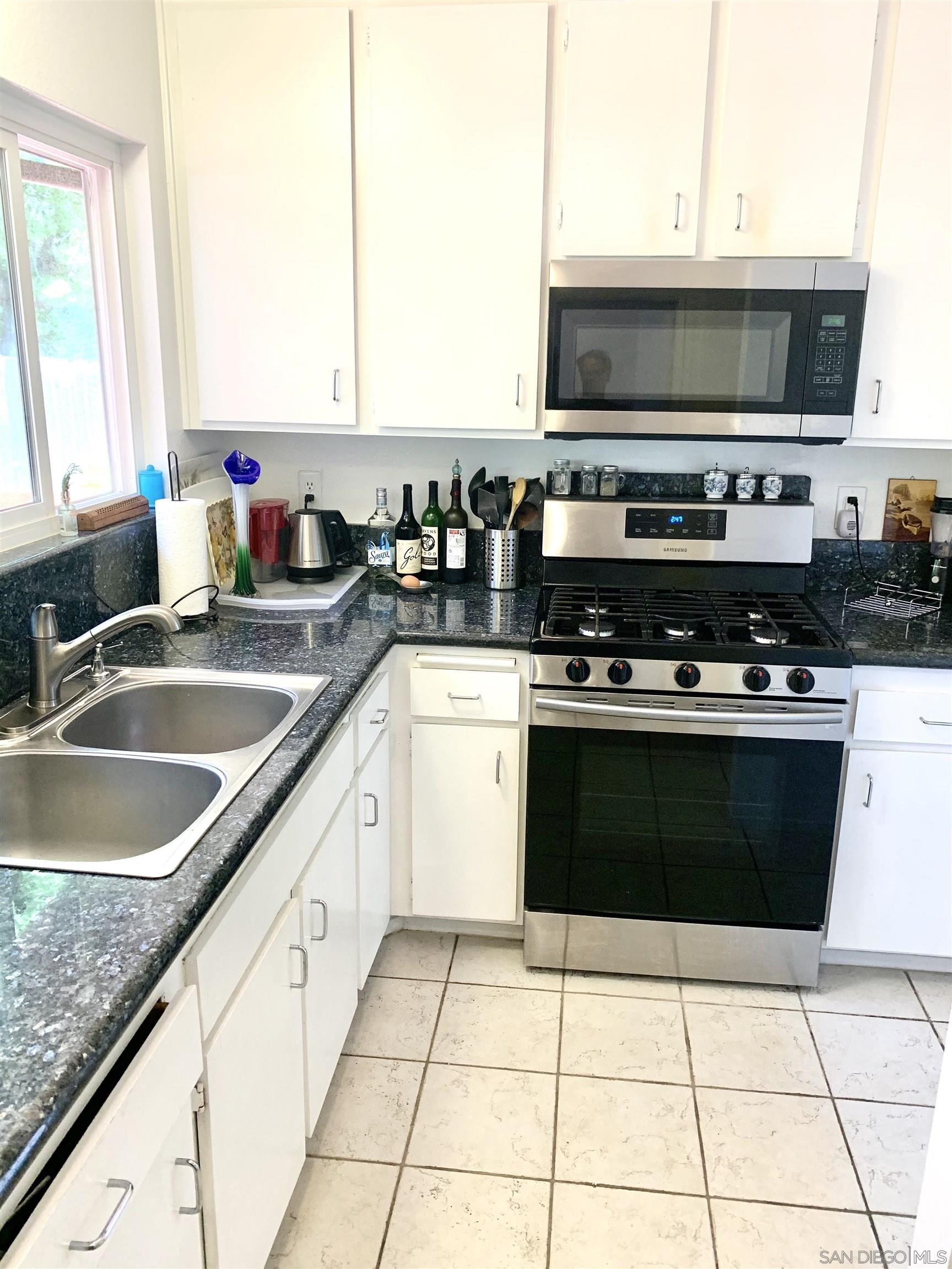 Detail Gallery Image 7 of 18 For 4538  Sunrise Ridge, Oceanside,  CA 92056 - 3 Beds | 2 Baths