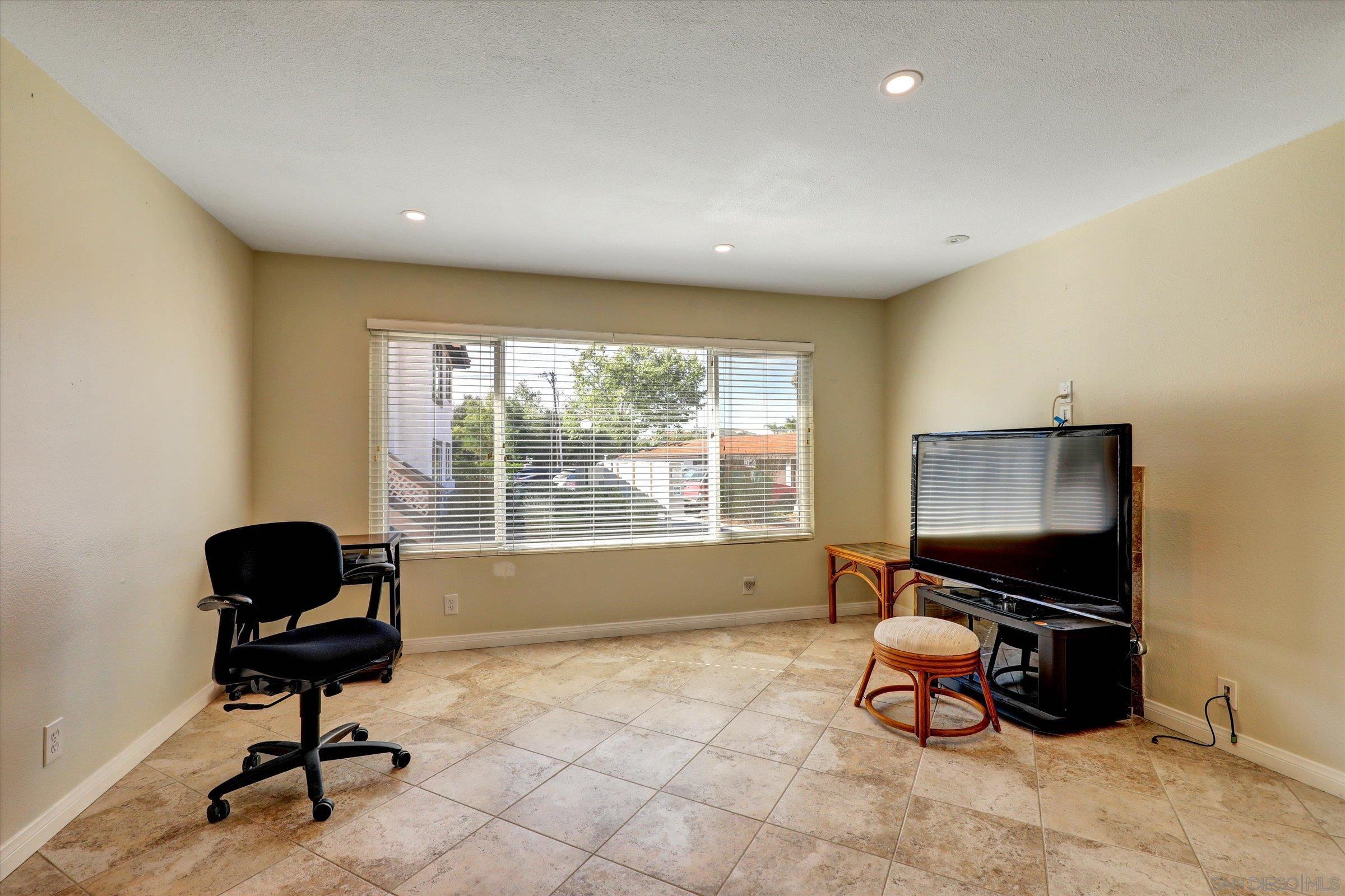 Detail Gallery Image 16 of 19 For 9837  Caspi Gardens Dr 7, Santee,  CA 92071 - 2 Beds | 1/1 Baths