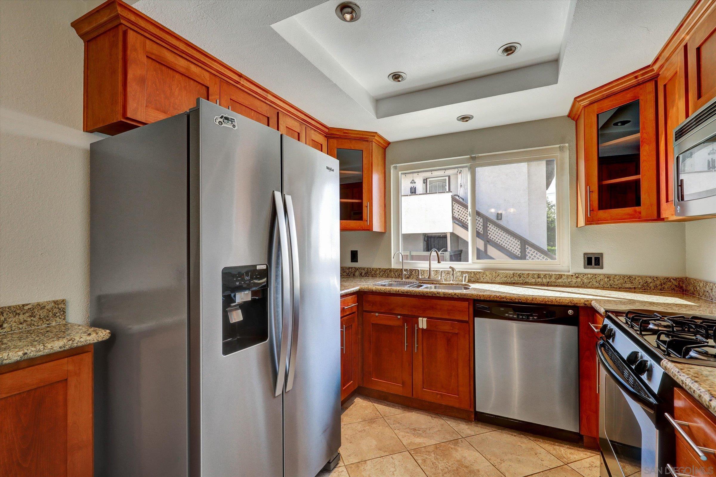 Detail Gallery Image 4 of 19 For 9837  Caspi Gardens Dr 7, Santee,  CA 92071 - 2 Beds | 1/1 Baths