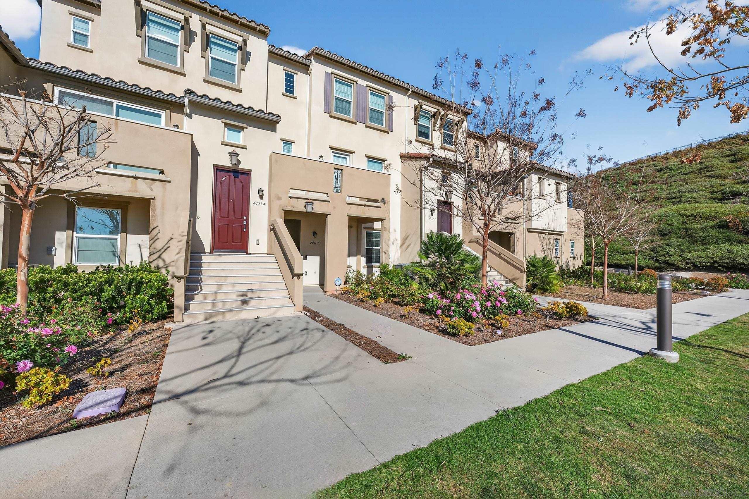 Detail Gallery Image 2 of 53 For 4321  Star Path Way 3, Oceanside,  CA 92056 - 2 Beds | 2/1 Baths