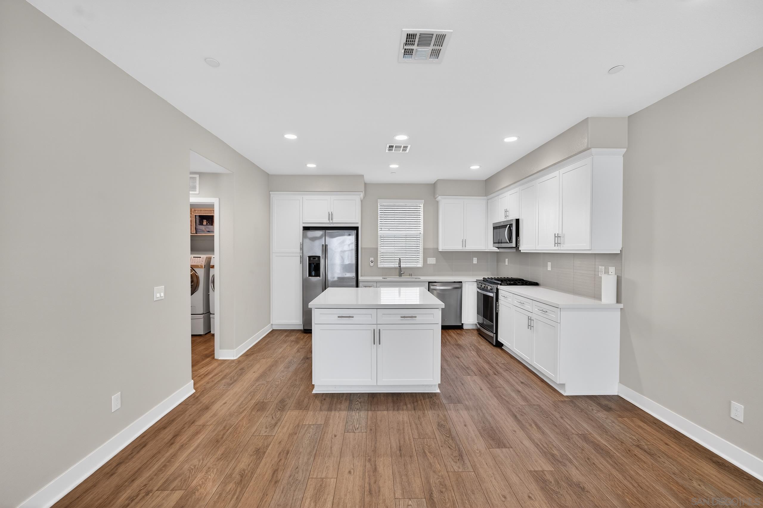 Detail Gallery Image 11 of 53 For 4321  Star Path Way 3, Oceanside,  CA 92056 - 2 Beds | 2/1 Baths