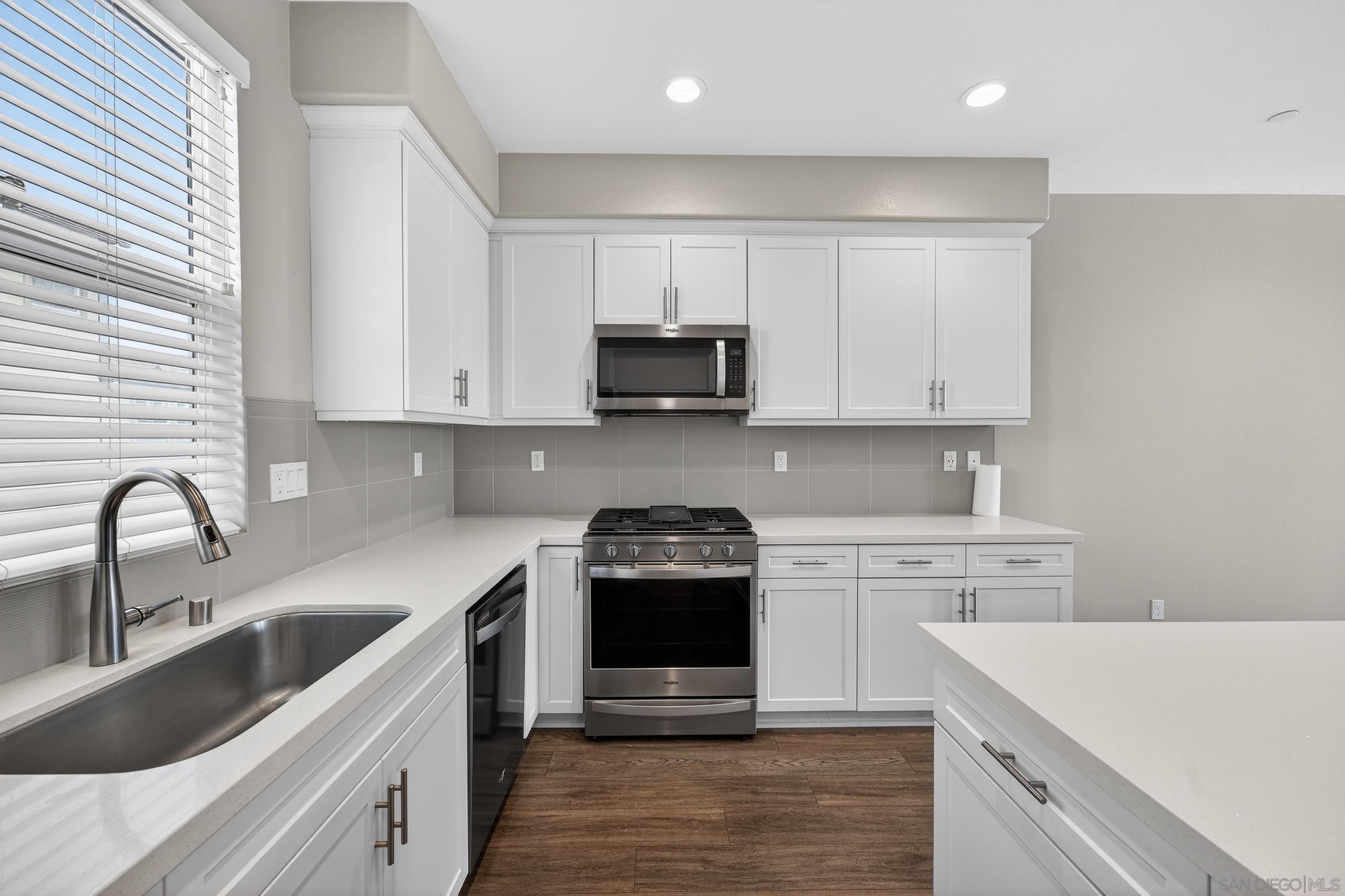 Detail Gallery Image 12 of 53 For 4321  Star Path Way 3, Oceanside,  CA 92056 - 2 Beds | 2/1 Baths