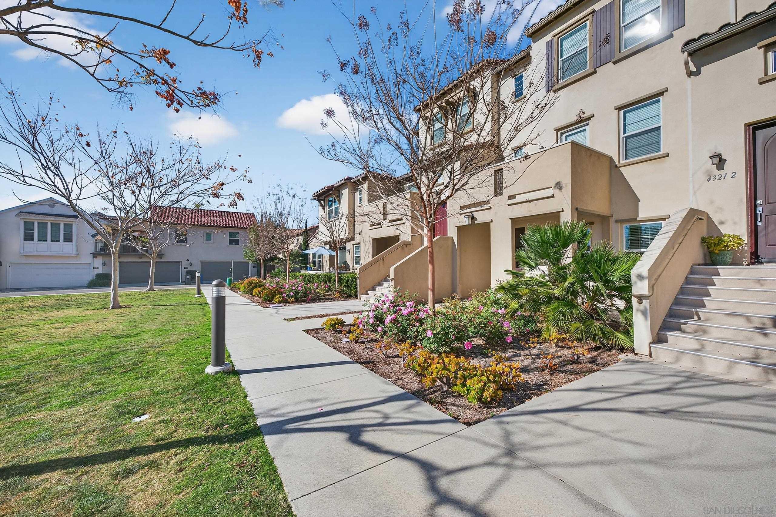 Detail Gallery Image 3 of 53 For 4321  Star Path Way 3, Oceanside,  CA 92056 - 2 Beds | 2/1 Baths