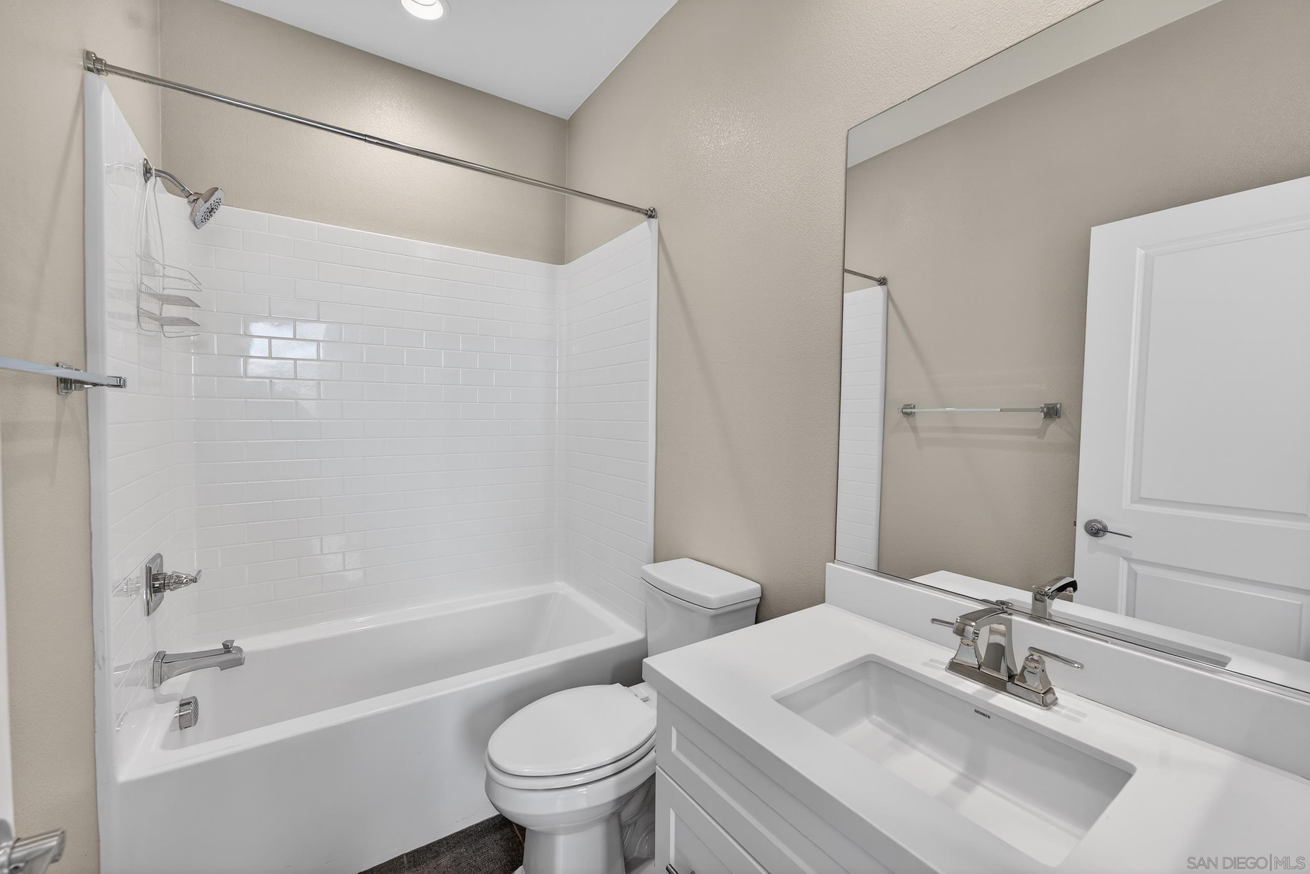Detail Gallery Image 21 of 53 For 4321  Star Path Way 3, Oceanside,  CA 92056 - 2 Beds | 2/1 Baths